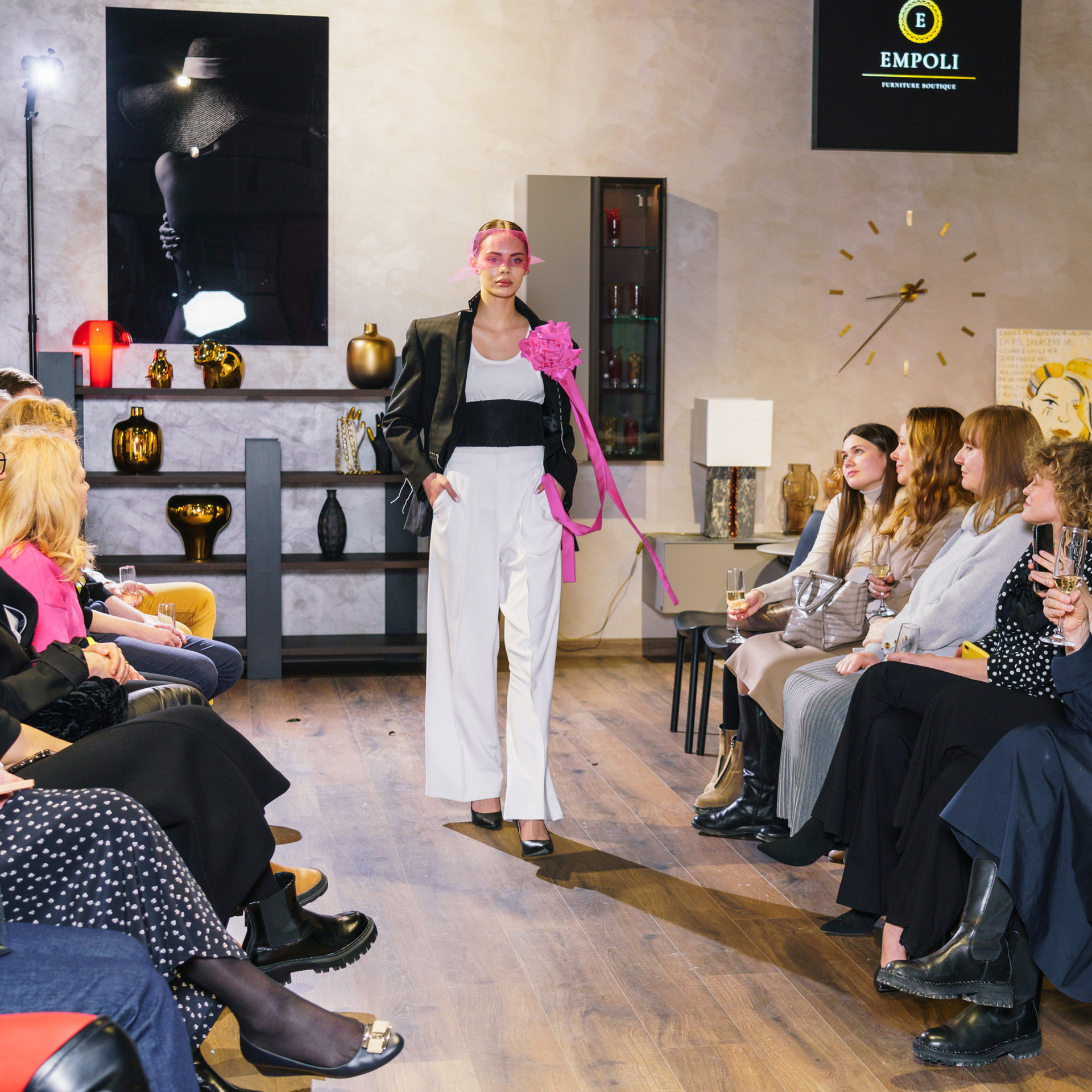 Показ дизайнерской одежды. Студия коммерческой съемки ХВОЯ