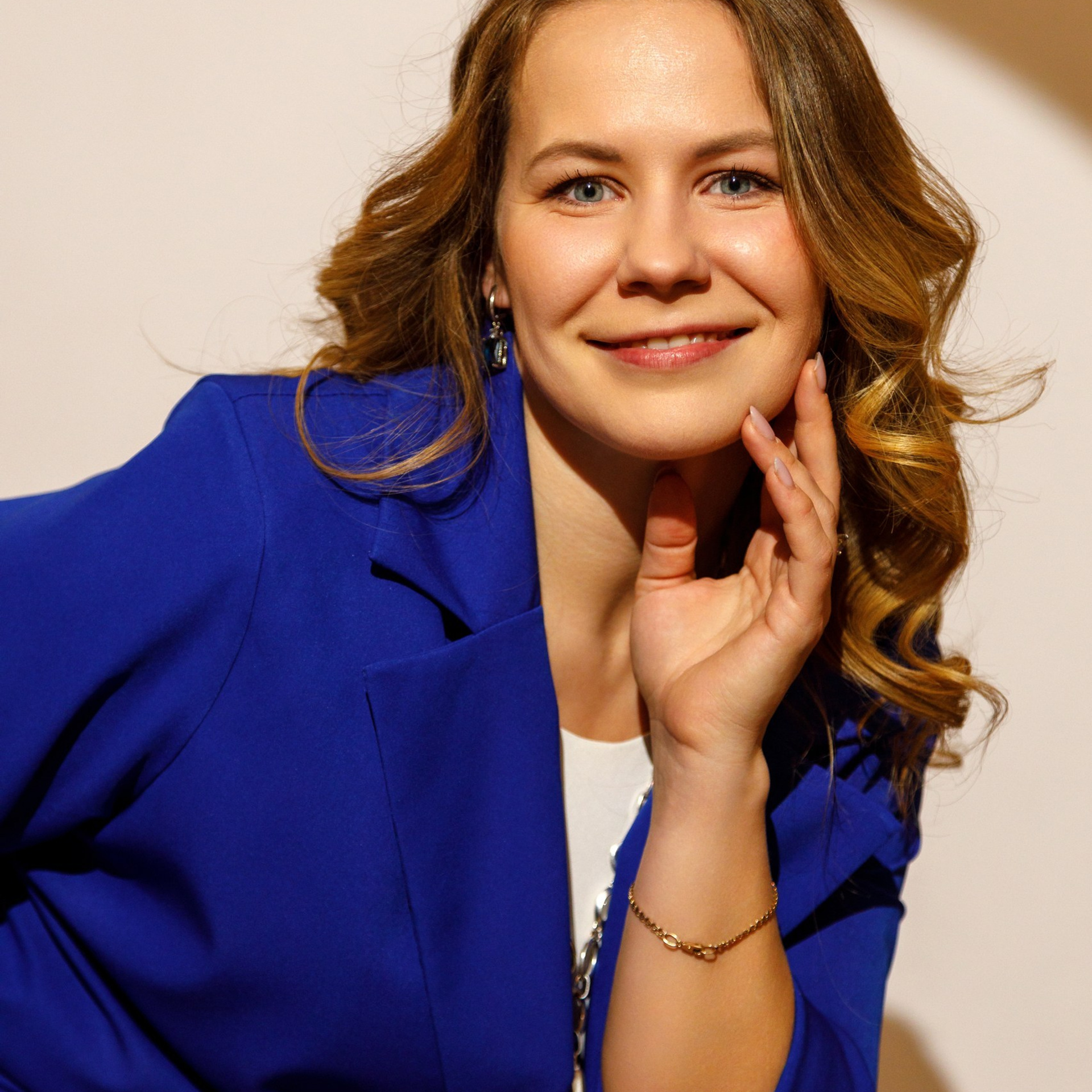 Деловая и индивидуальная фотосессия. Студия коммерческой съемки ХВОЯ