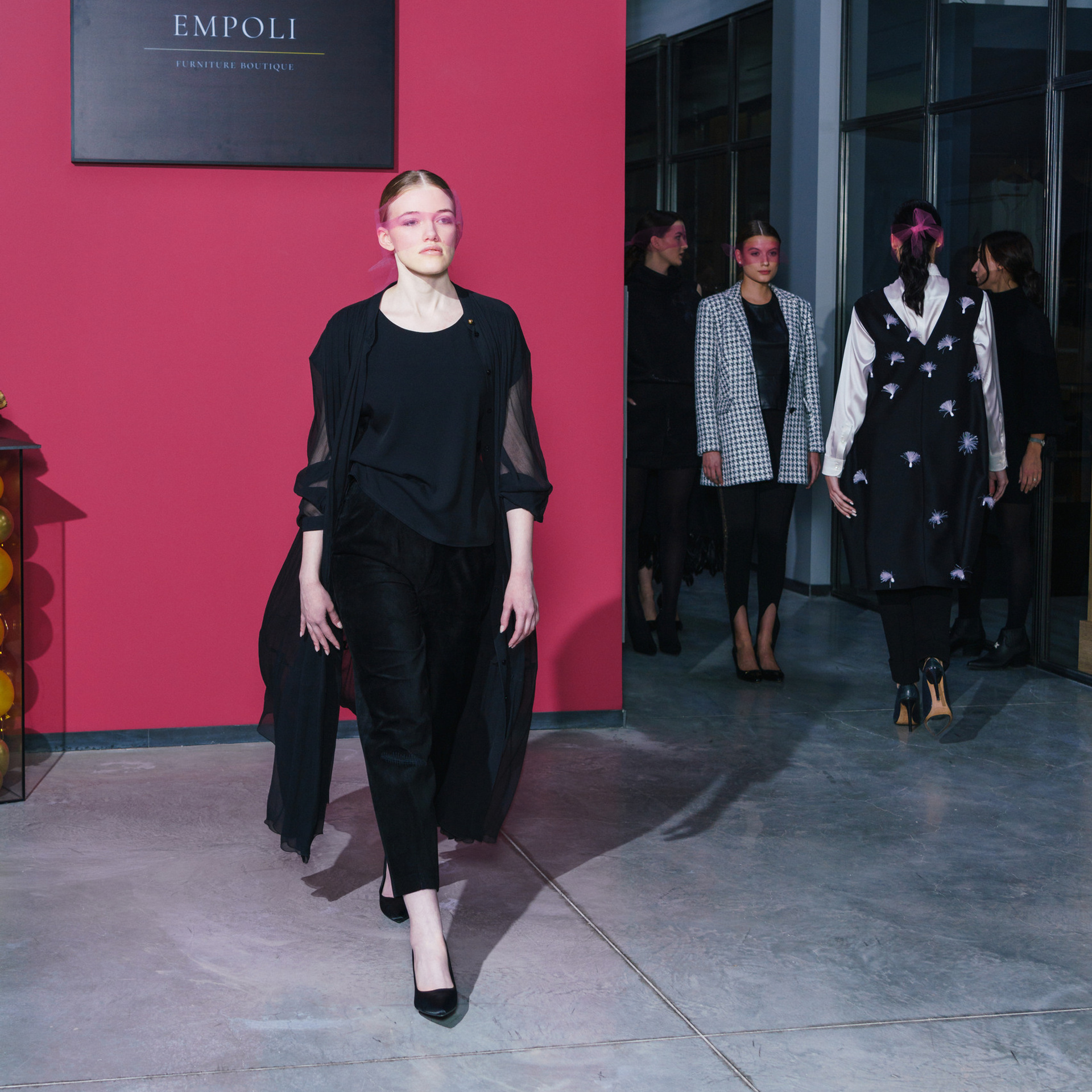 Показ дизайнерской одежды. Студия коммерческой съемки ХВОЯ