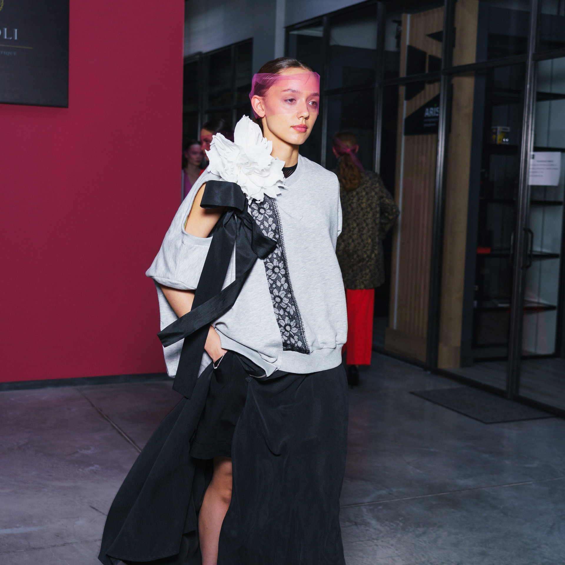 Показ дизайнерской одежды. Студия коммерческой съемки ХВОЯ