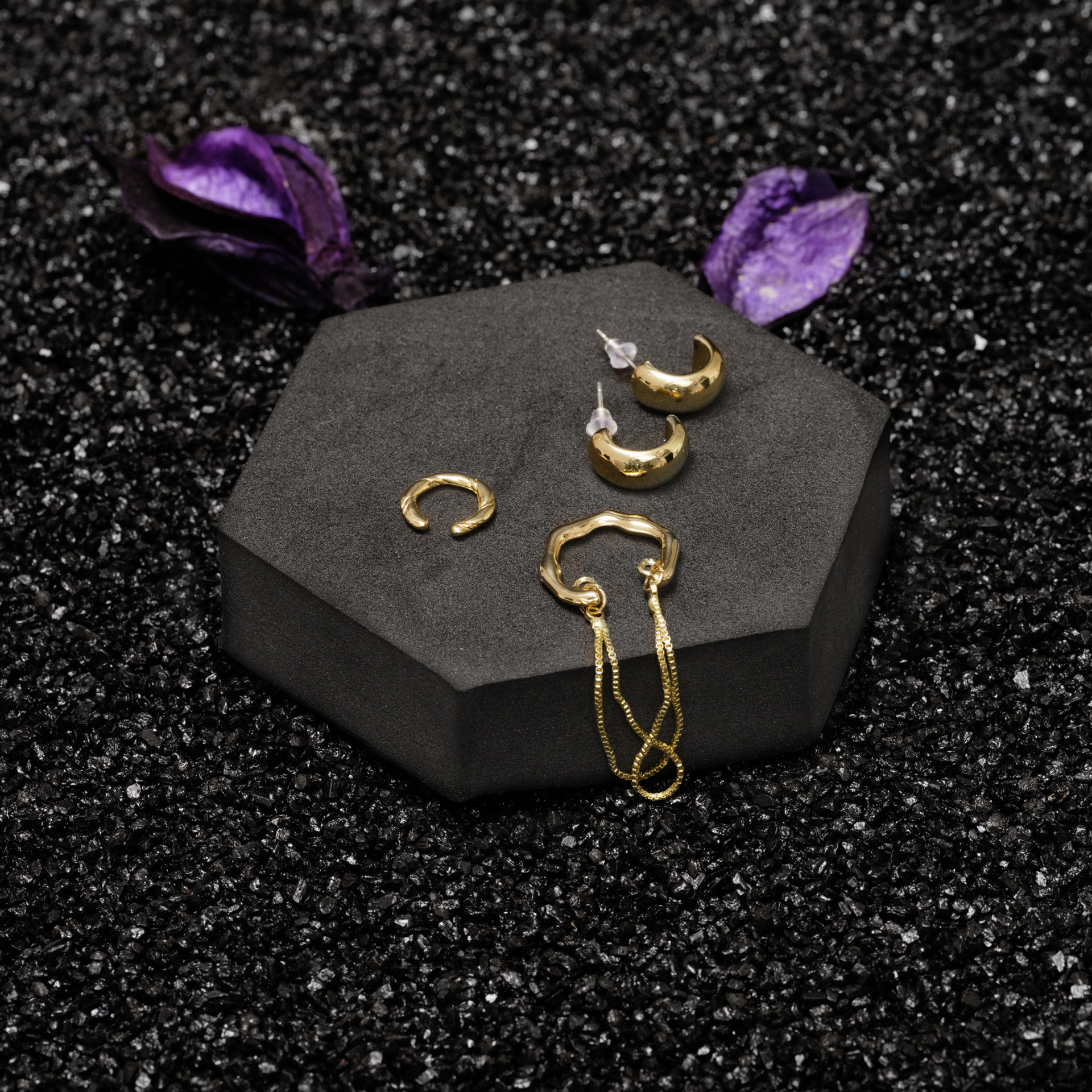 Предметная съемка бижутерии, часов и ювелирных изделий для  каталога, сайта, маркетплейсов. Студия коммерческой съемки ХВОЯ