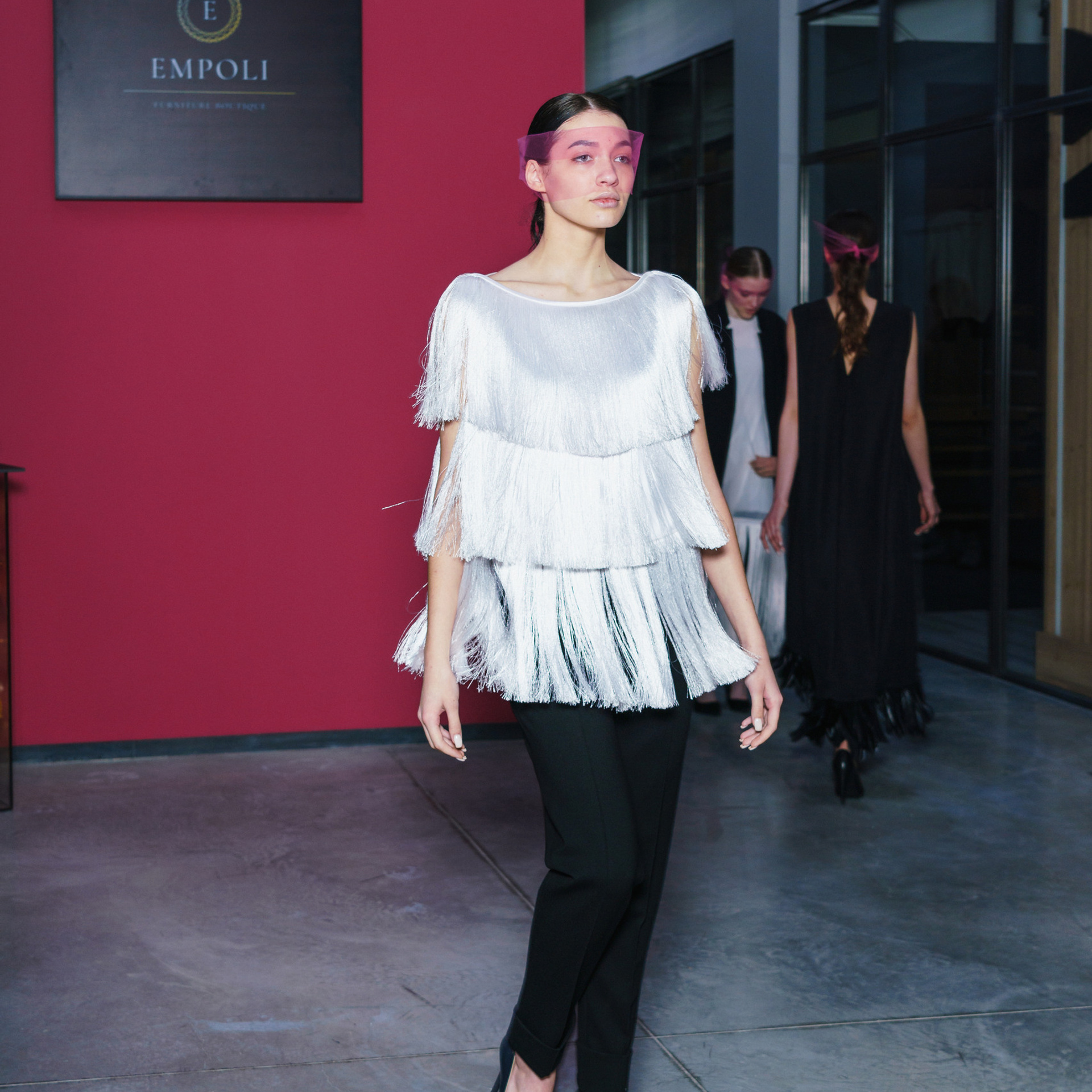 Показ дизайнерской одежды. Студия коммерческой съемки ХВОЯ