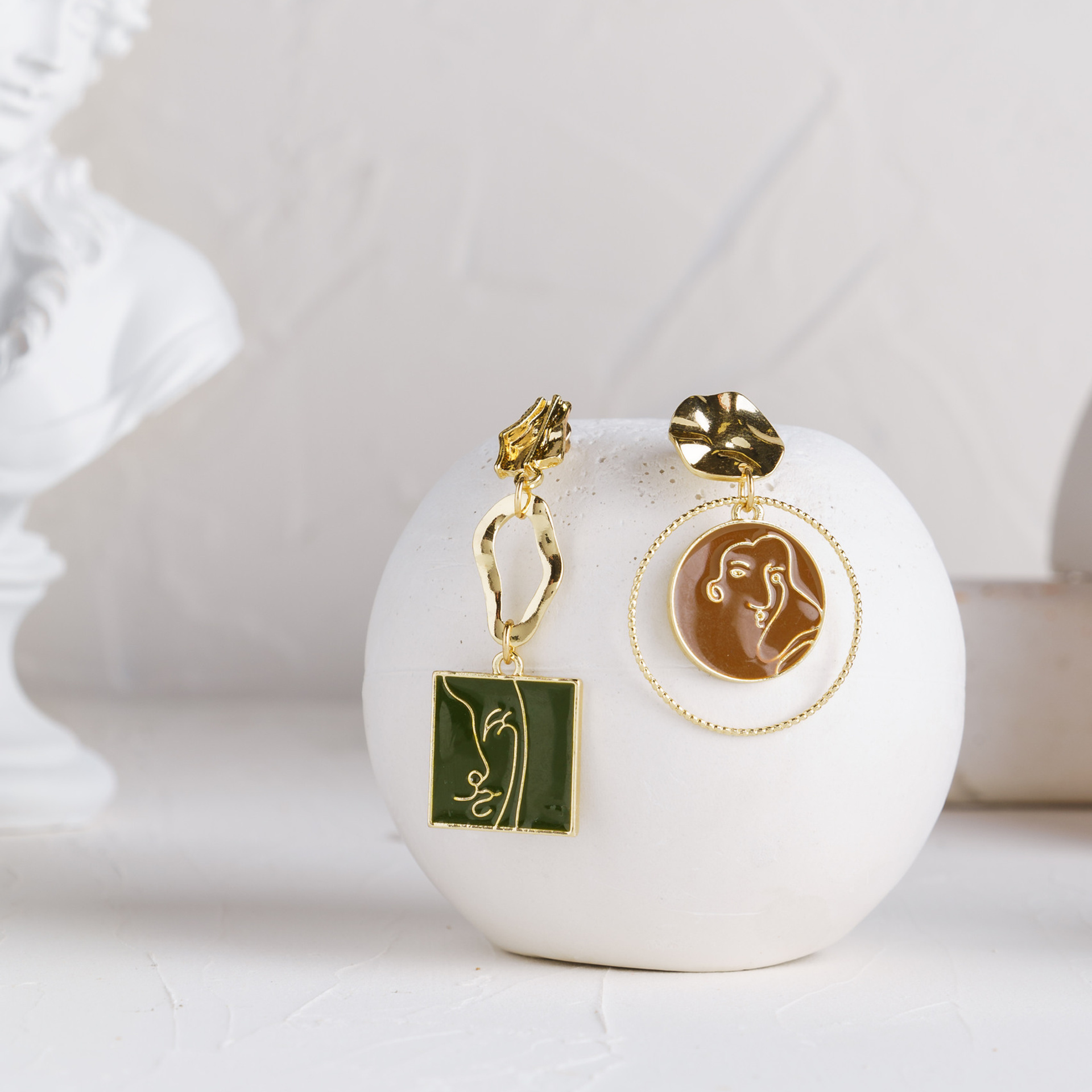 Предметная съемка бижутерии, часов и ювелирных изделий для  каталога, сайта, маркетплейсов. Студия коммерческой съемки ХВОЯ