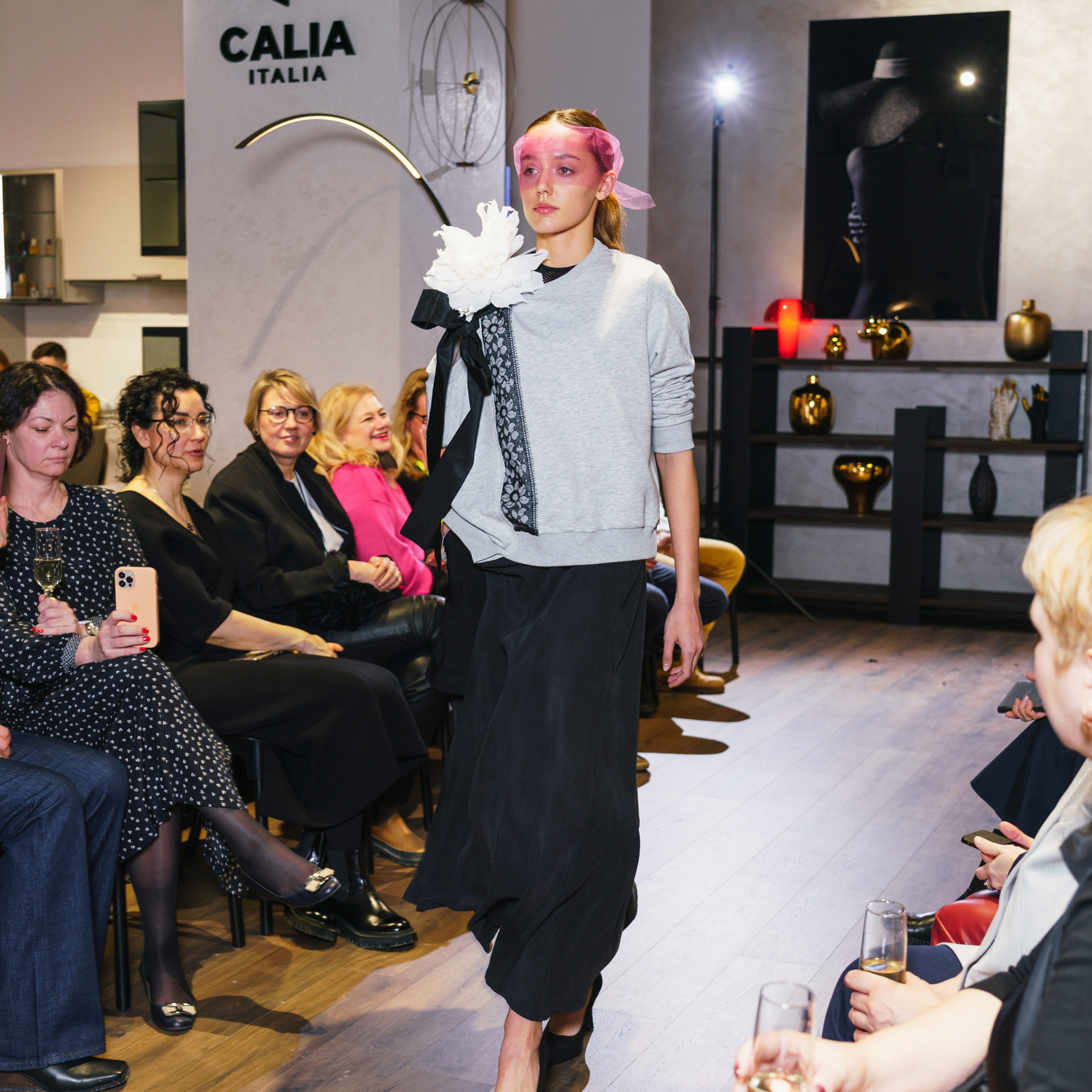 Показ дизайнерской одежды. Студия коммерческой съемки ХВОЯ