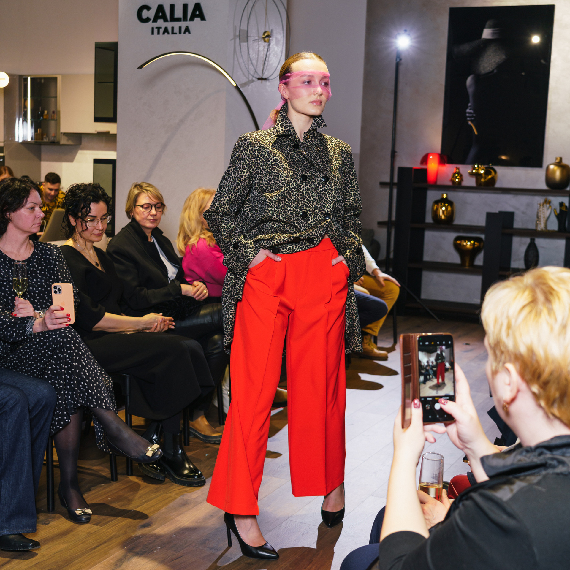 Показ дизайнерской одежды. Студия коммерческой съемки ХВОЯ