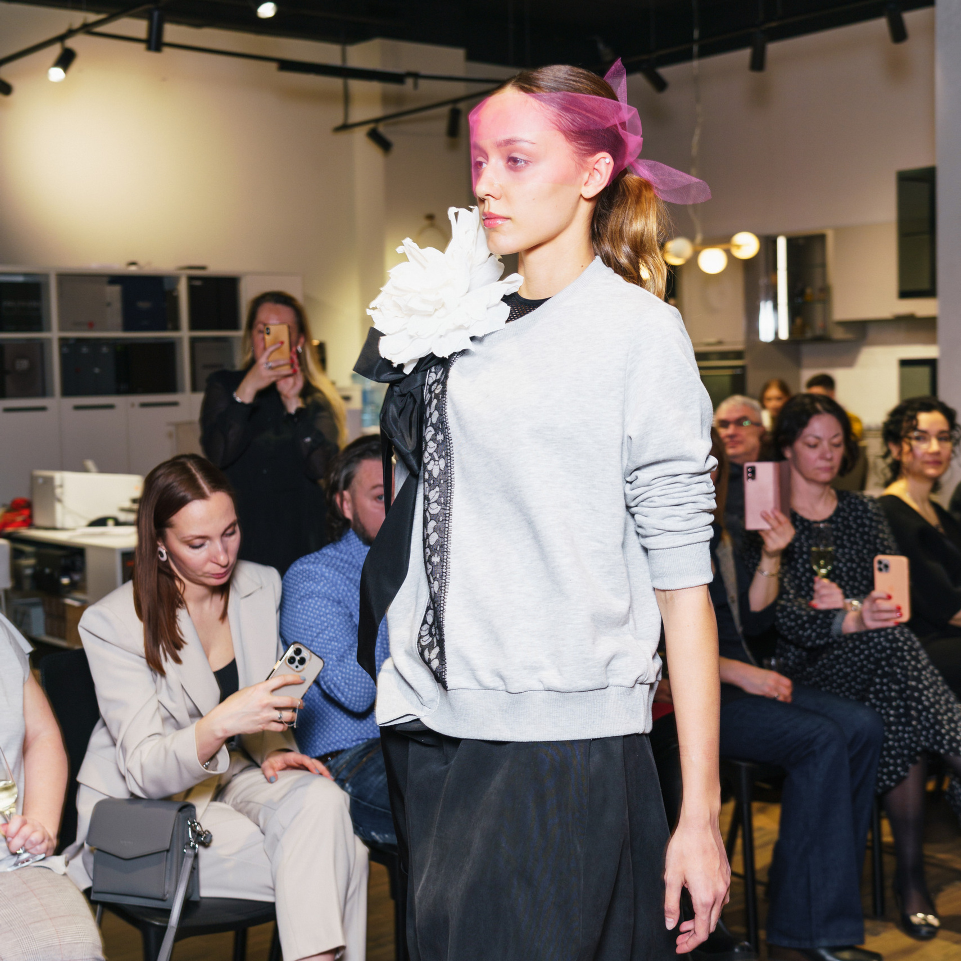 Показ дизайнерской одежды. Студия коммерческой съемки ХВОЯ