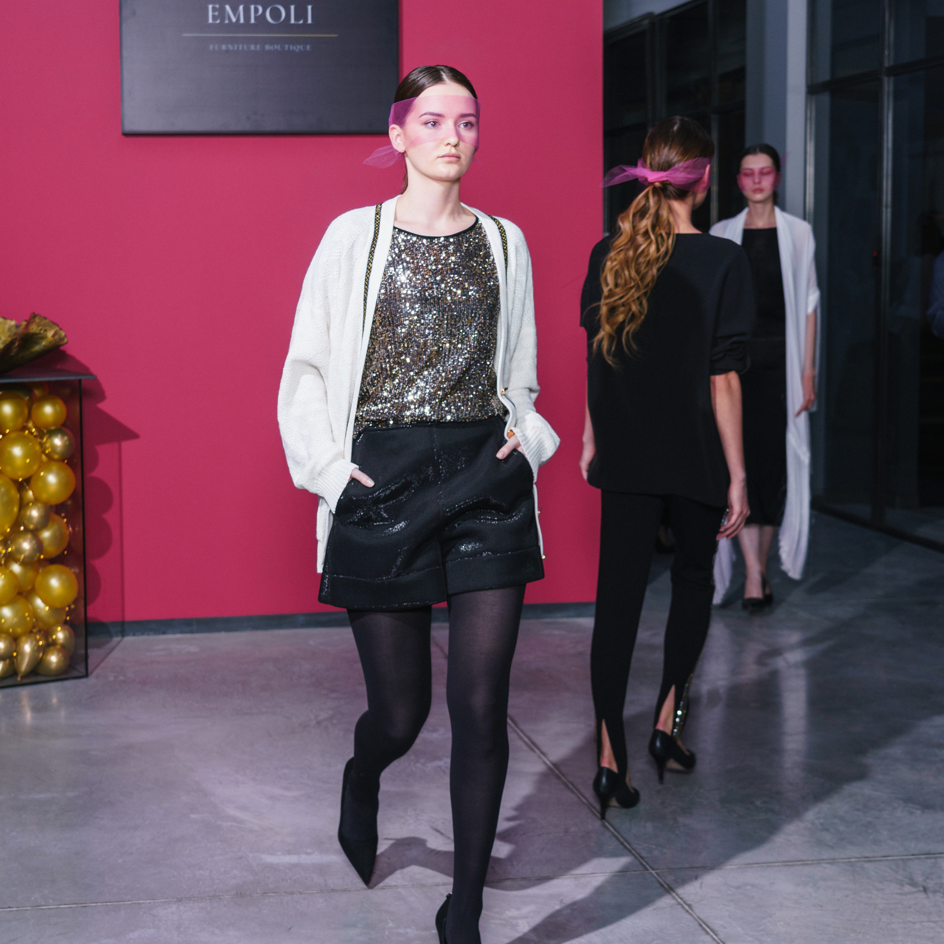 Показ дизайнерской одежды. Студия коммерческой съемки ХВОЯ