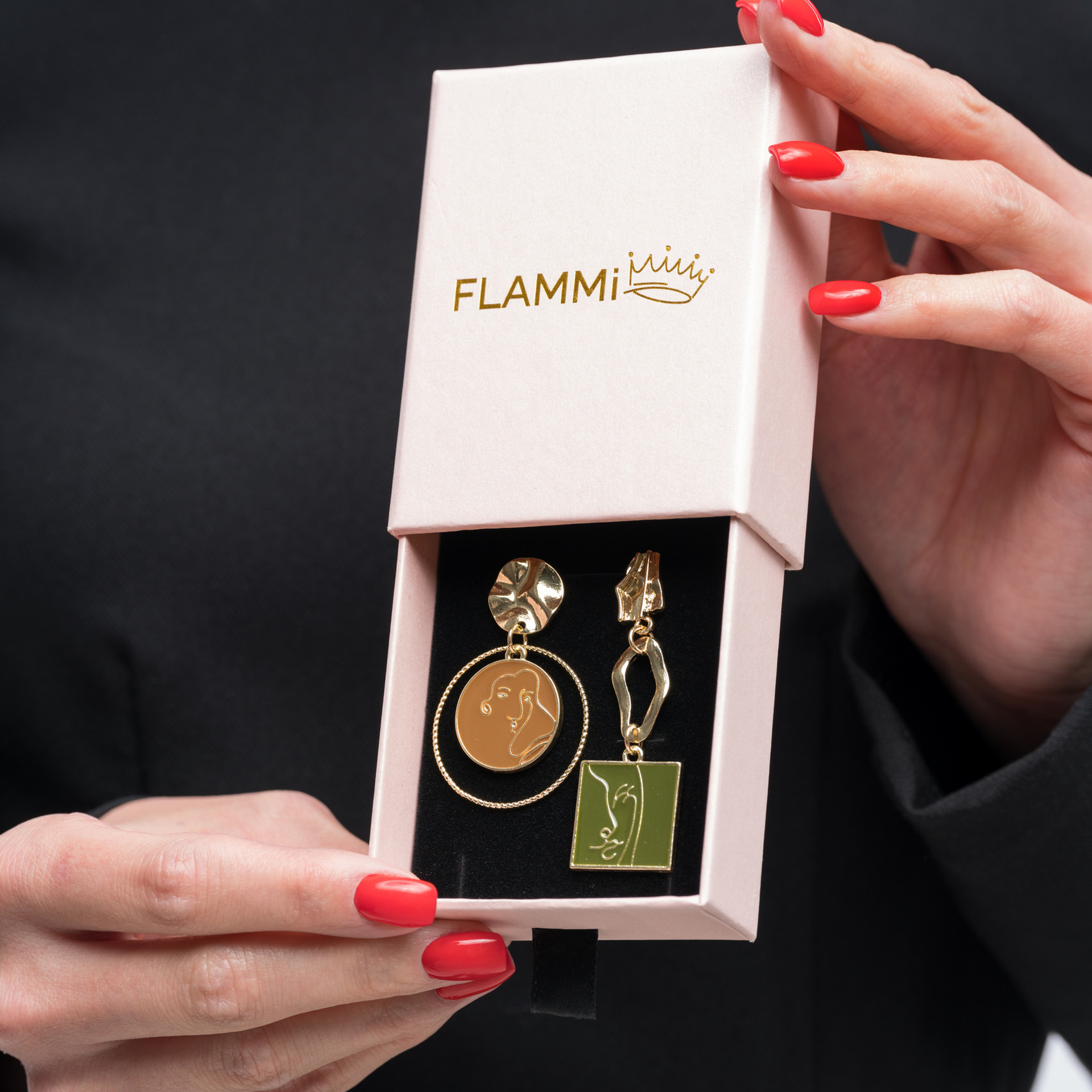 Предметная съемка бижутерии, часов и ювелирных изделий для  каталога, сайта, маркетплейсов. Студия коммерческой съемки ХВОЯ