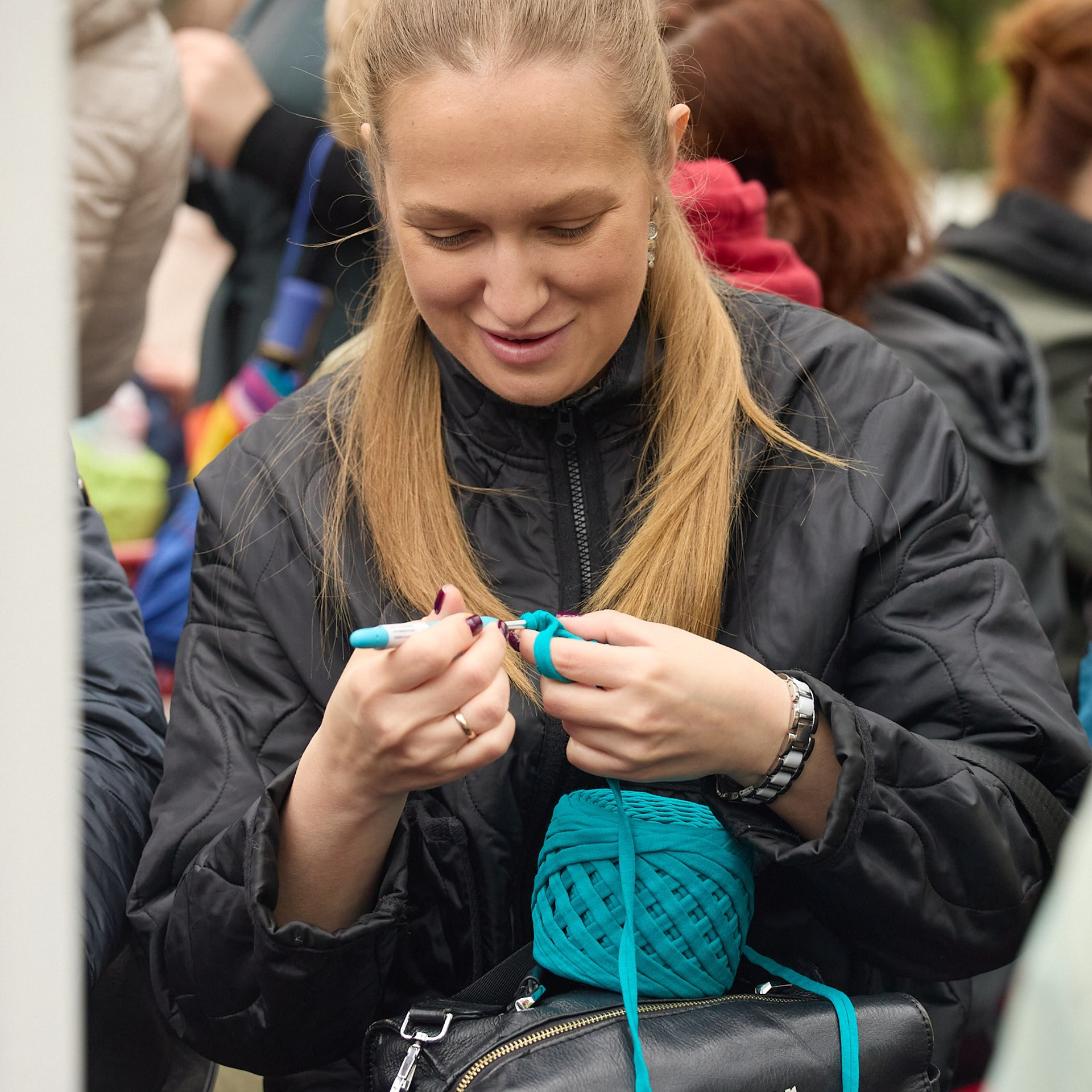 «День вязания на публике 2024» фотосъёмка мероприятия в Городском саду, полная версия. Коммерческий фотограф для бизнеса в Томске Дмитрий Ельчанинов