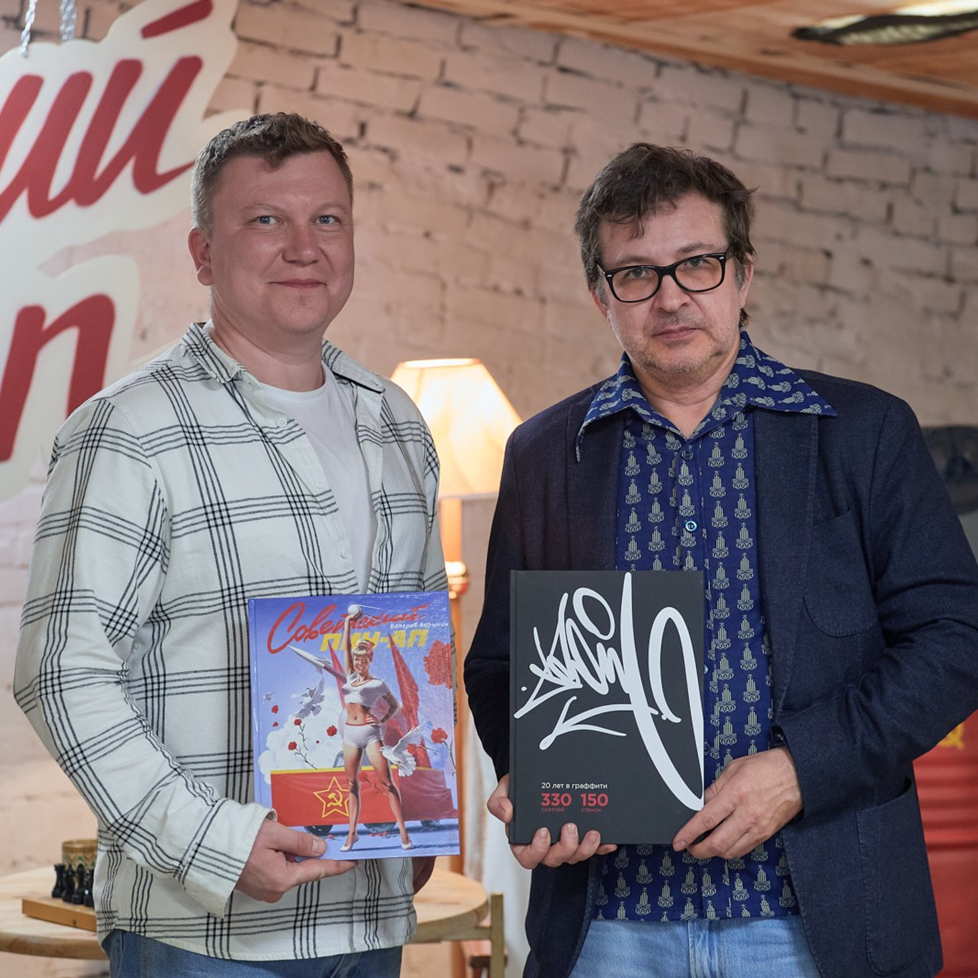 Валерий Барыкин обменялся книгами в Томске.