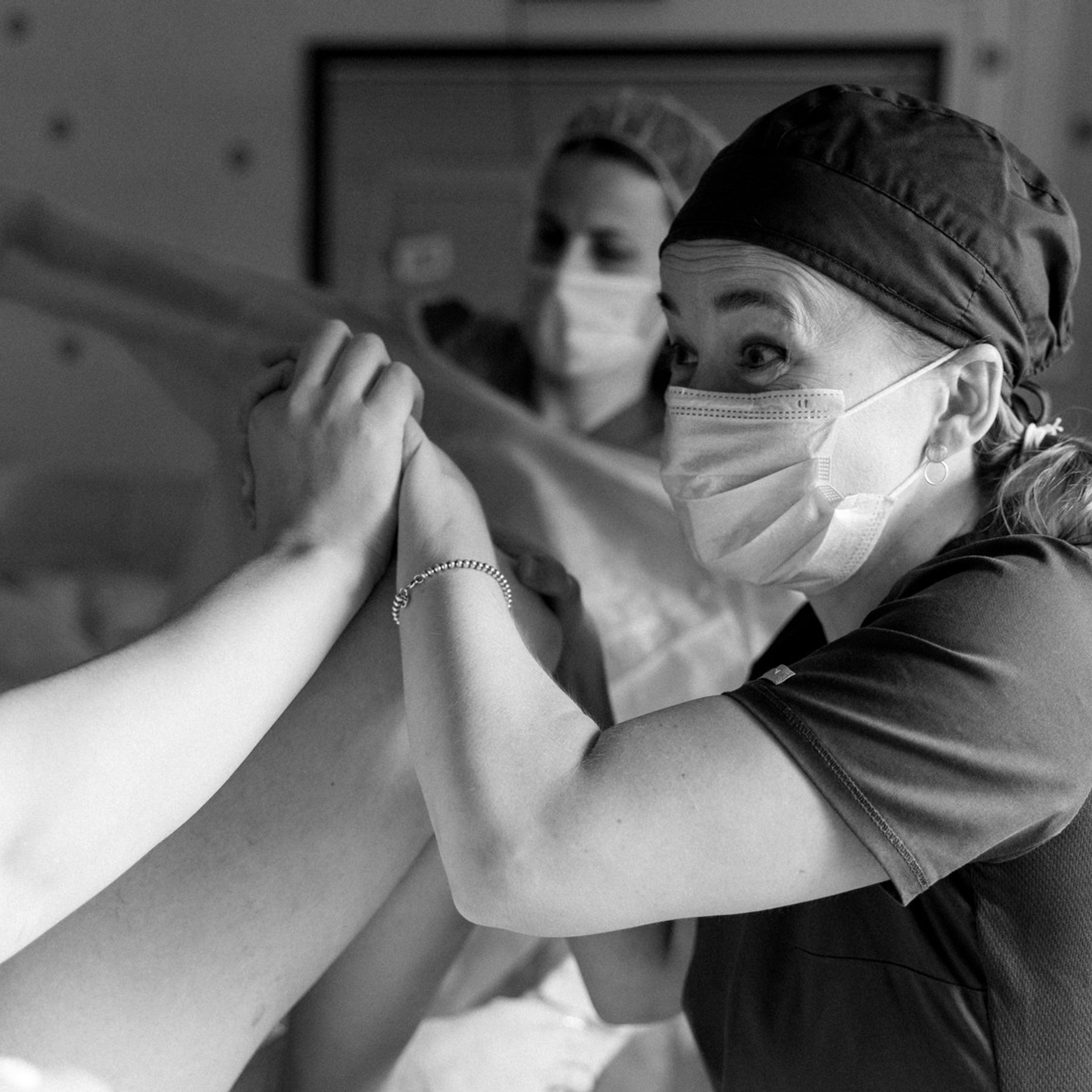 Экспертный гид: что важно снять на родах и как это сделать красиво?. Фотографы на роды в Москве. Фото и видео родов. Фотопроект «Продолжение рода»