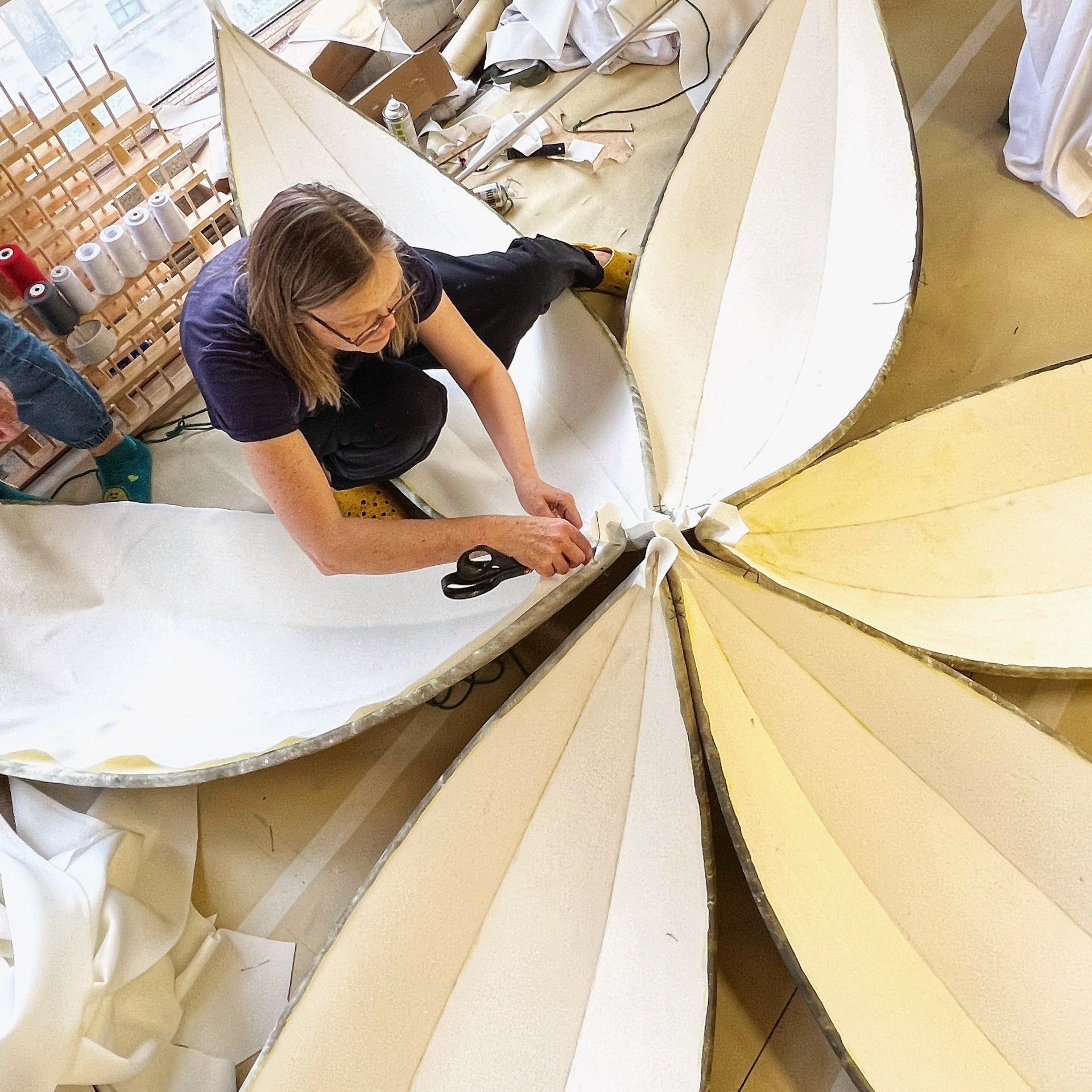 Декорации для спектакля «Тараканище» | Театр БТК. История занавеса. Превращаем идею в технологию