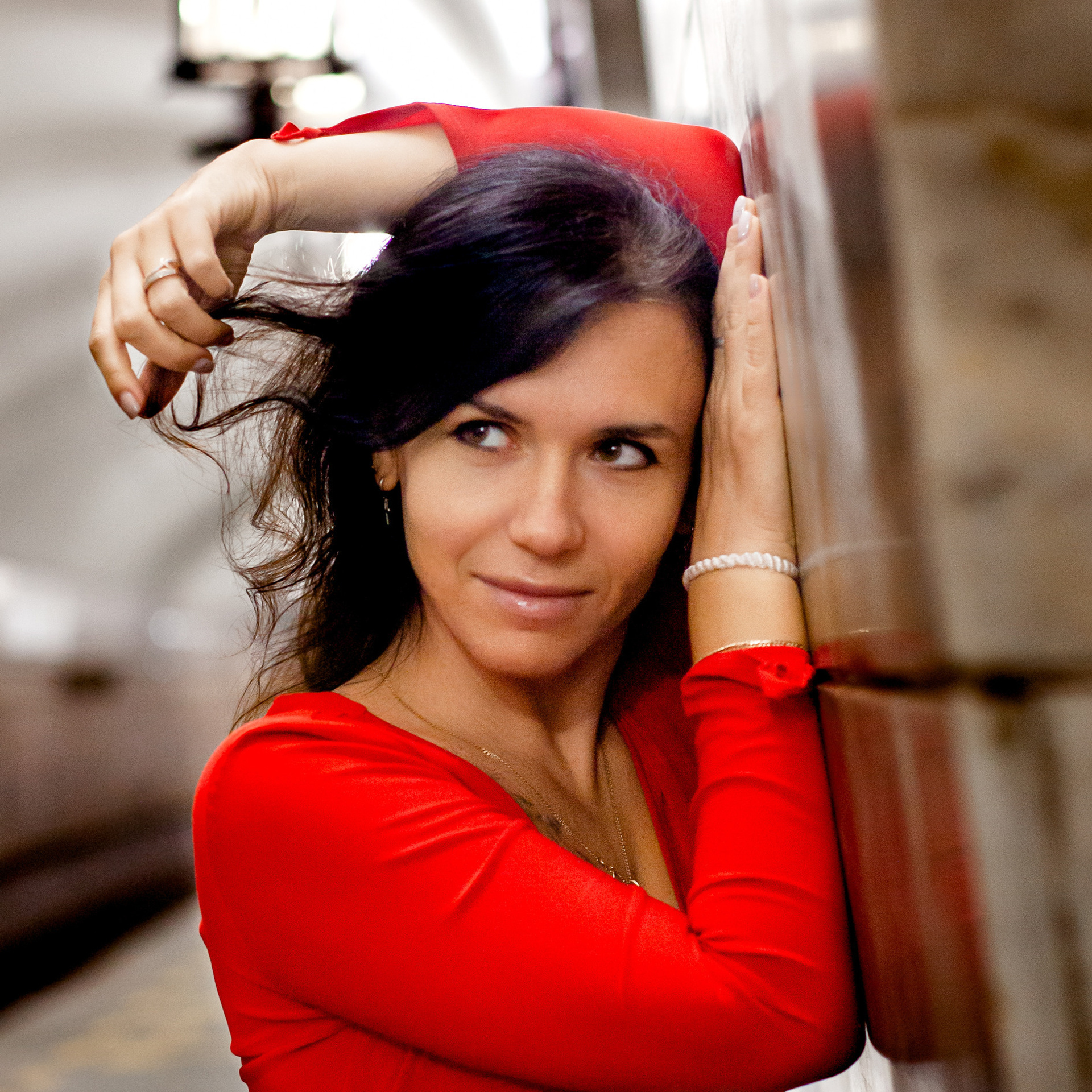 В красном в метро