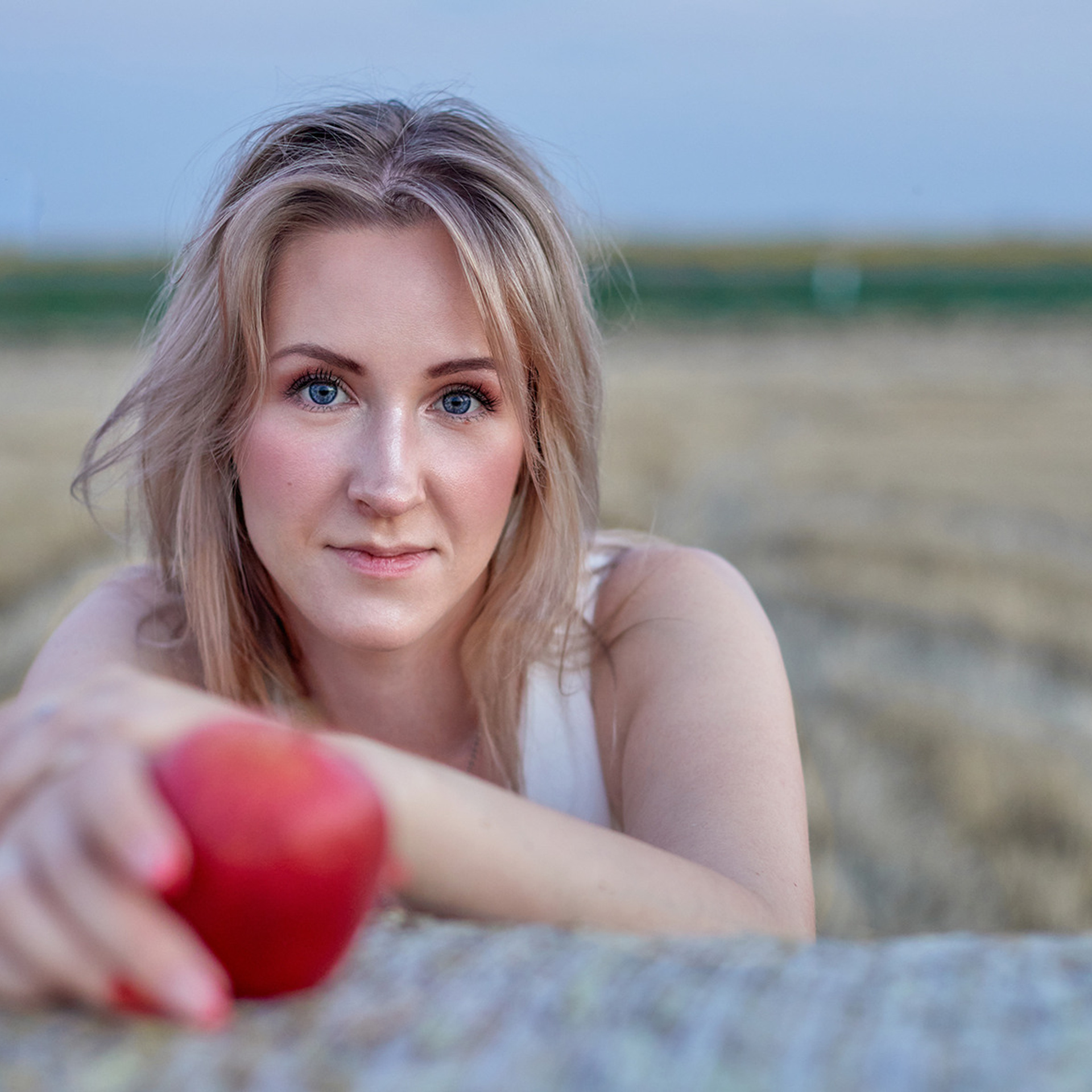 «Солома и Яблоко»