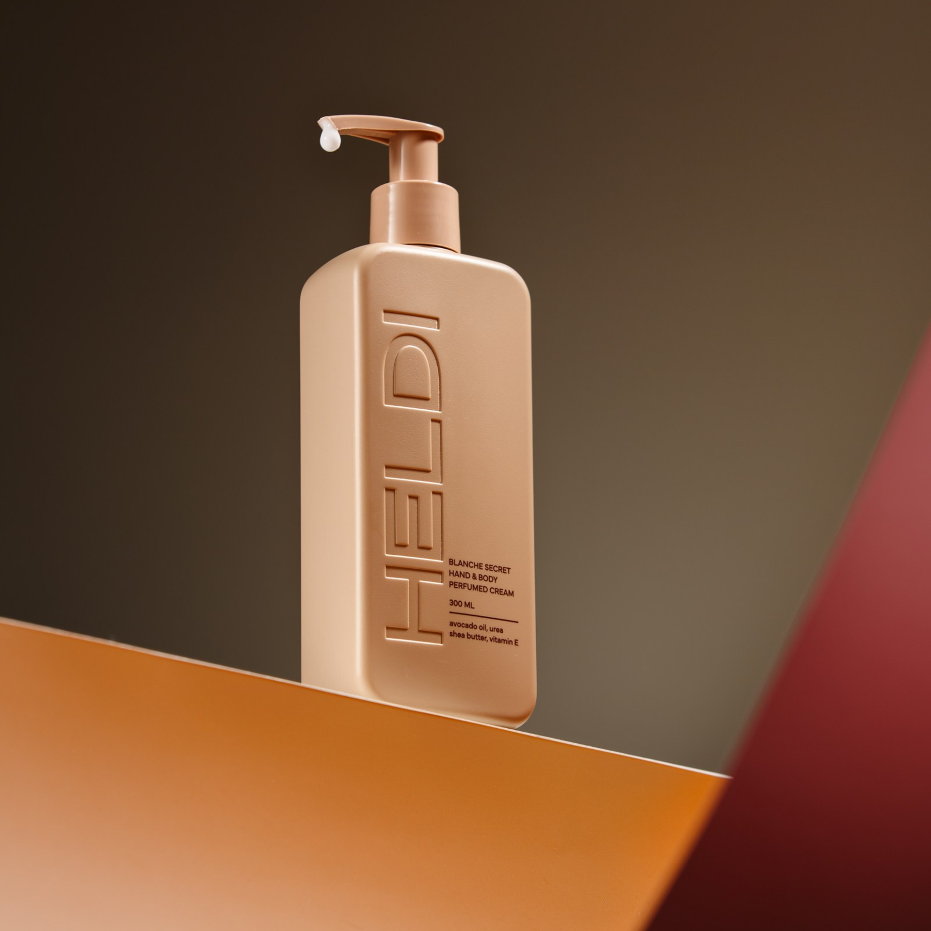 Ильшат Бикмиев — предметный фотограф. Каталог и рекламная съёмка для бизнеса Алматы. Качественные фото для бизнеса, маркетплейсов интернета