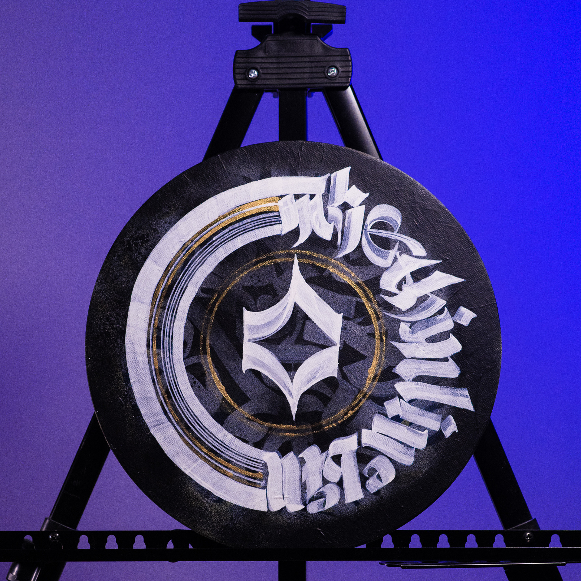 Каллиграфия на холстах со смыслом от Андрея Рэя