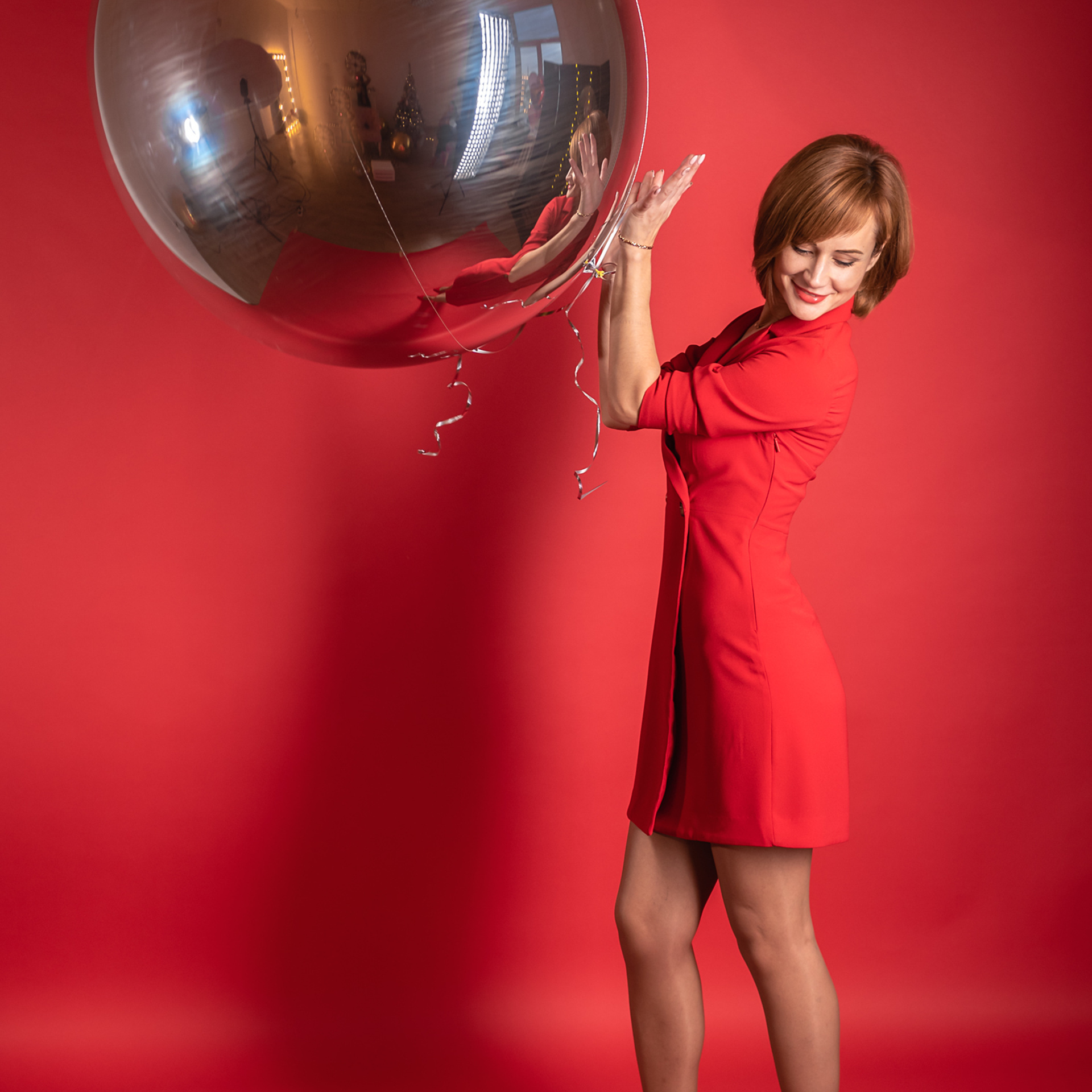 Анна (девушка в красном)