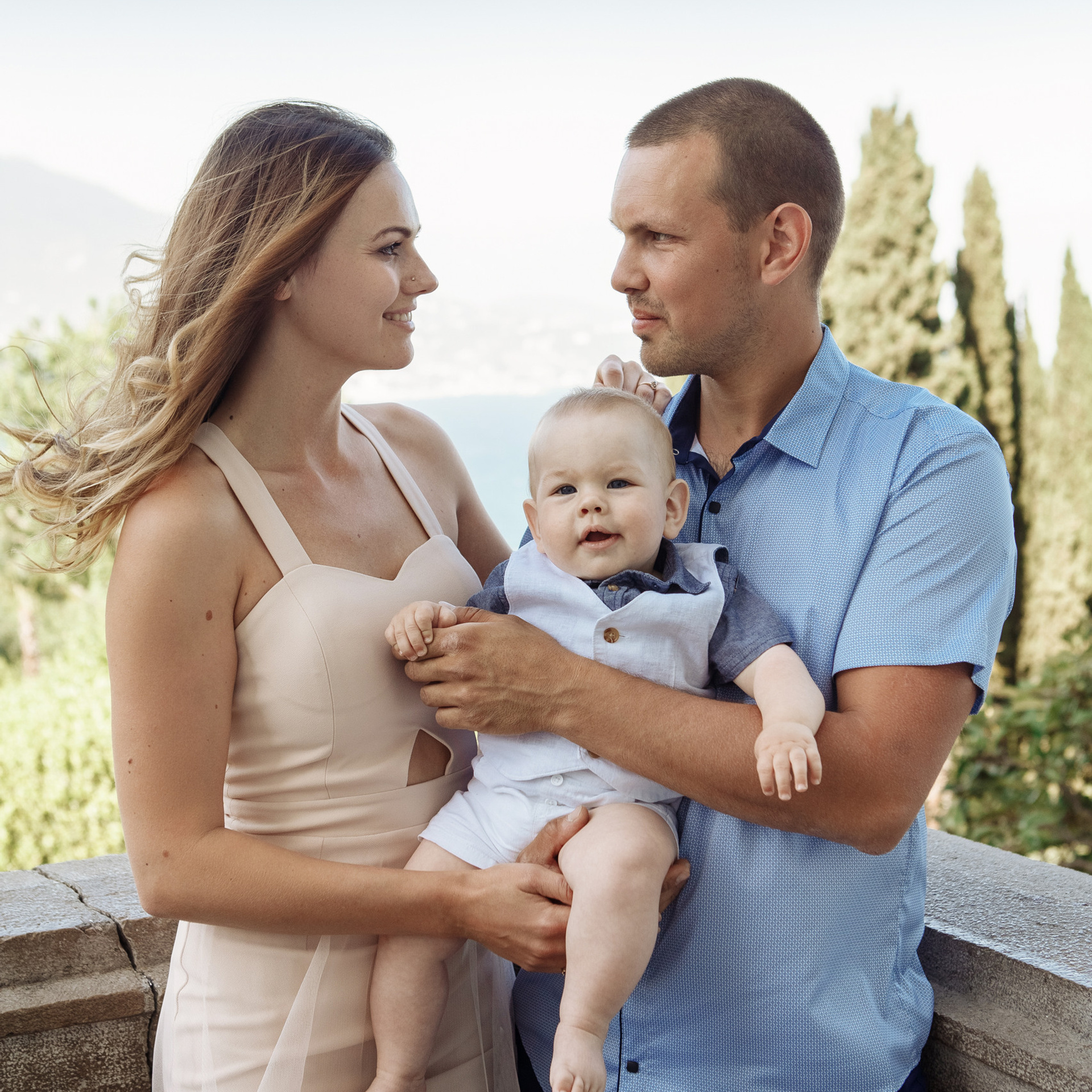 Посмотрите на чудесные отзывы свадебного и фотографа и видеографа