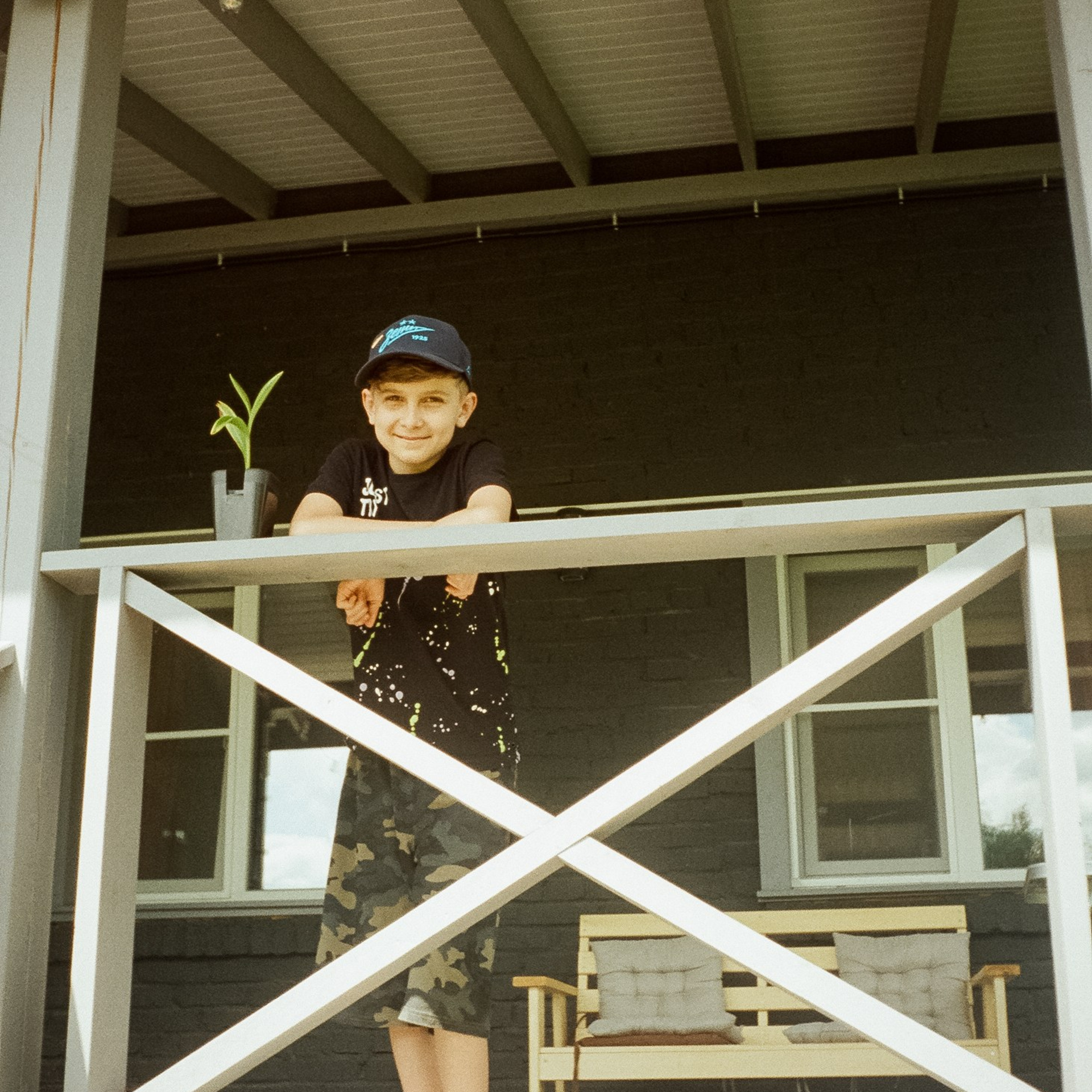 Солнечный июнь. Дача. Пионы