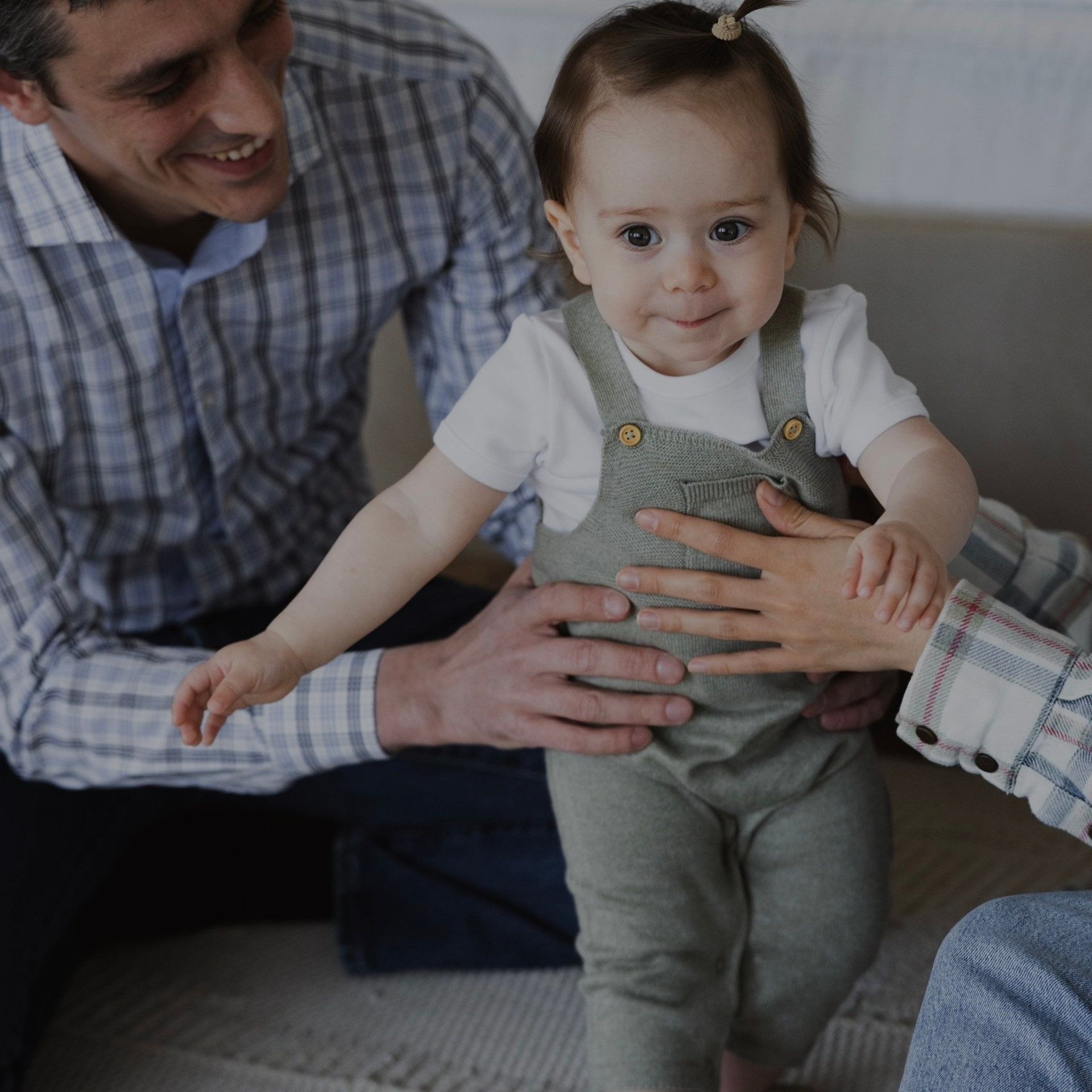 Малышка Оливия с родителями