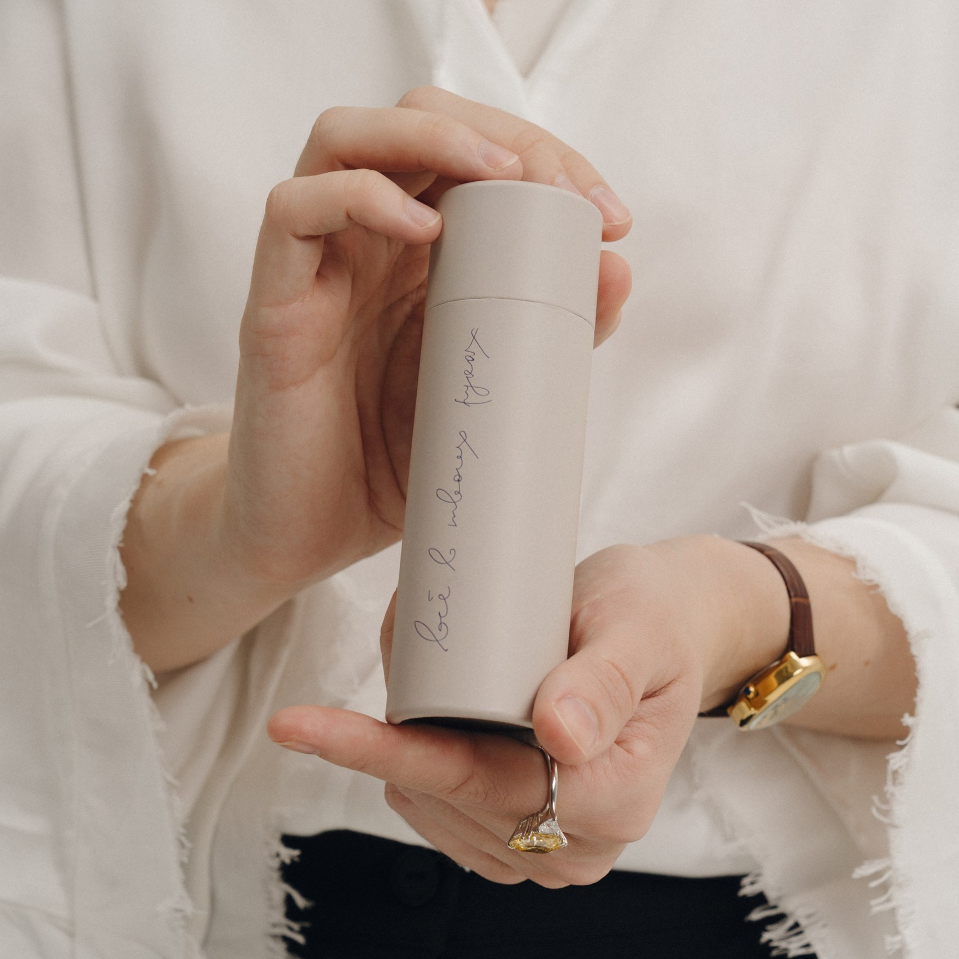 КРЕМ-УХОД ДЛЯ РУК И НОГТЕЙ В ТУБУСЕ. САЙТ НАХОДИТСЯ В РАЗРАБОТКЕ