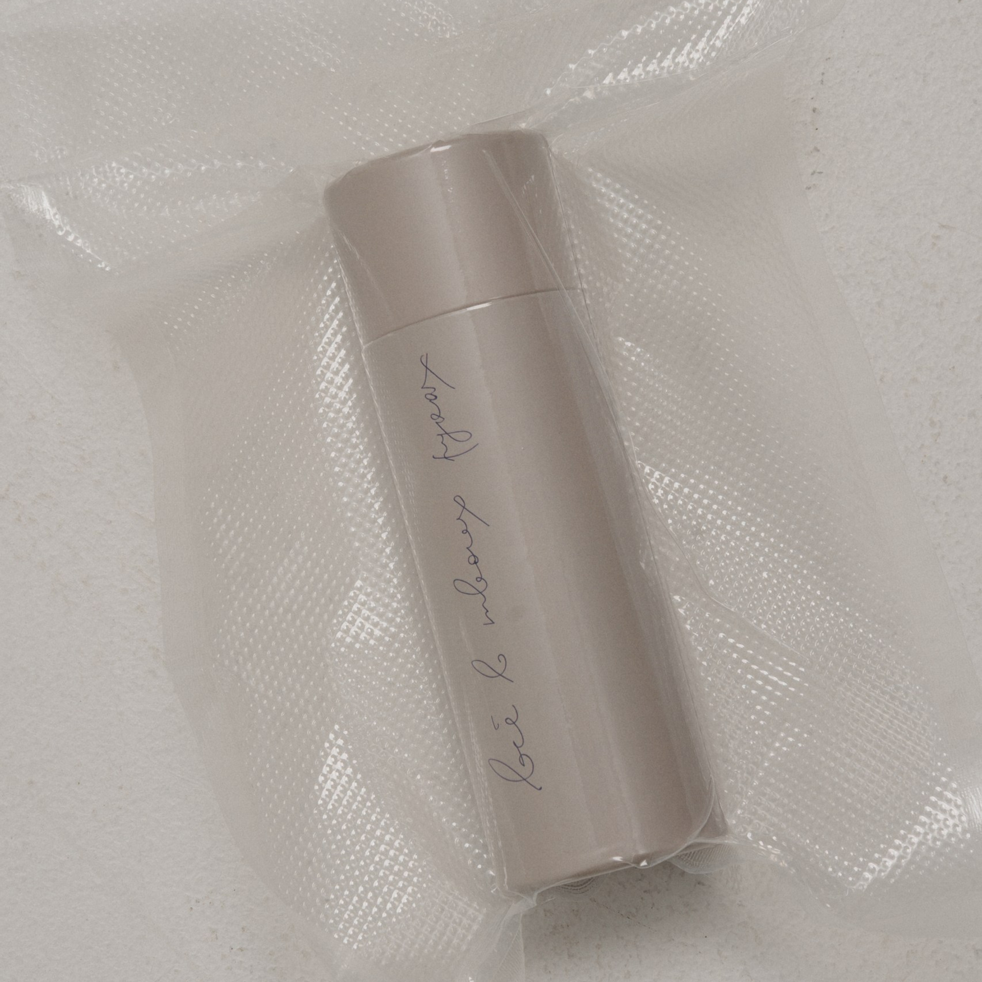 КРЕМ-УХОД ДЛЯ РУК И НОГТЕЙ В ТУБУСЕ. САЙТ НАХОДИТСЯ В РАЗРАБОТКЕ