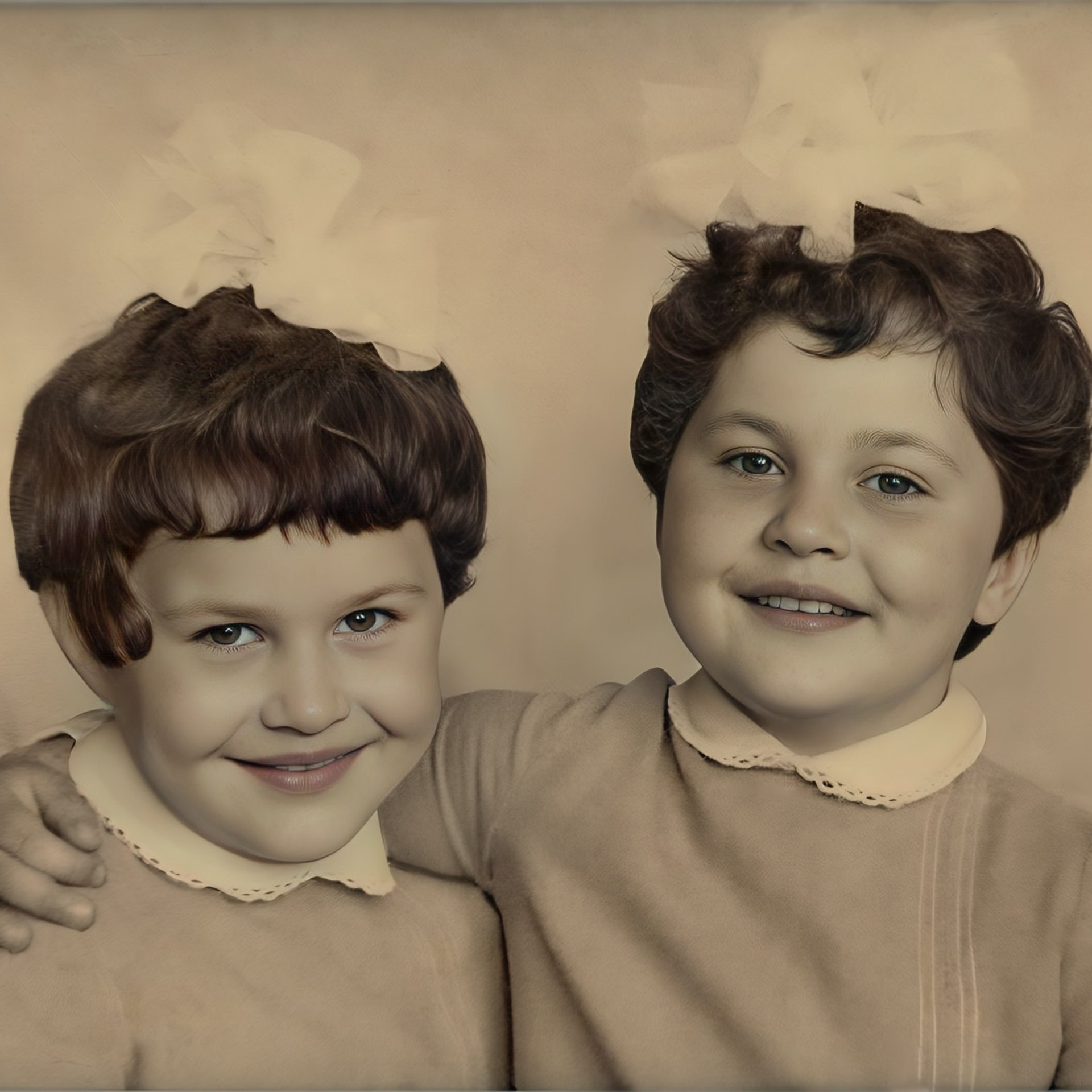 ДВЕ ПОДРУЖКИ