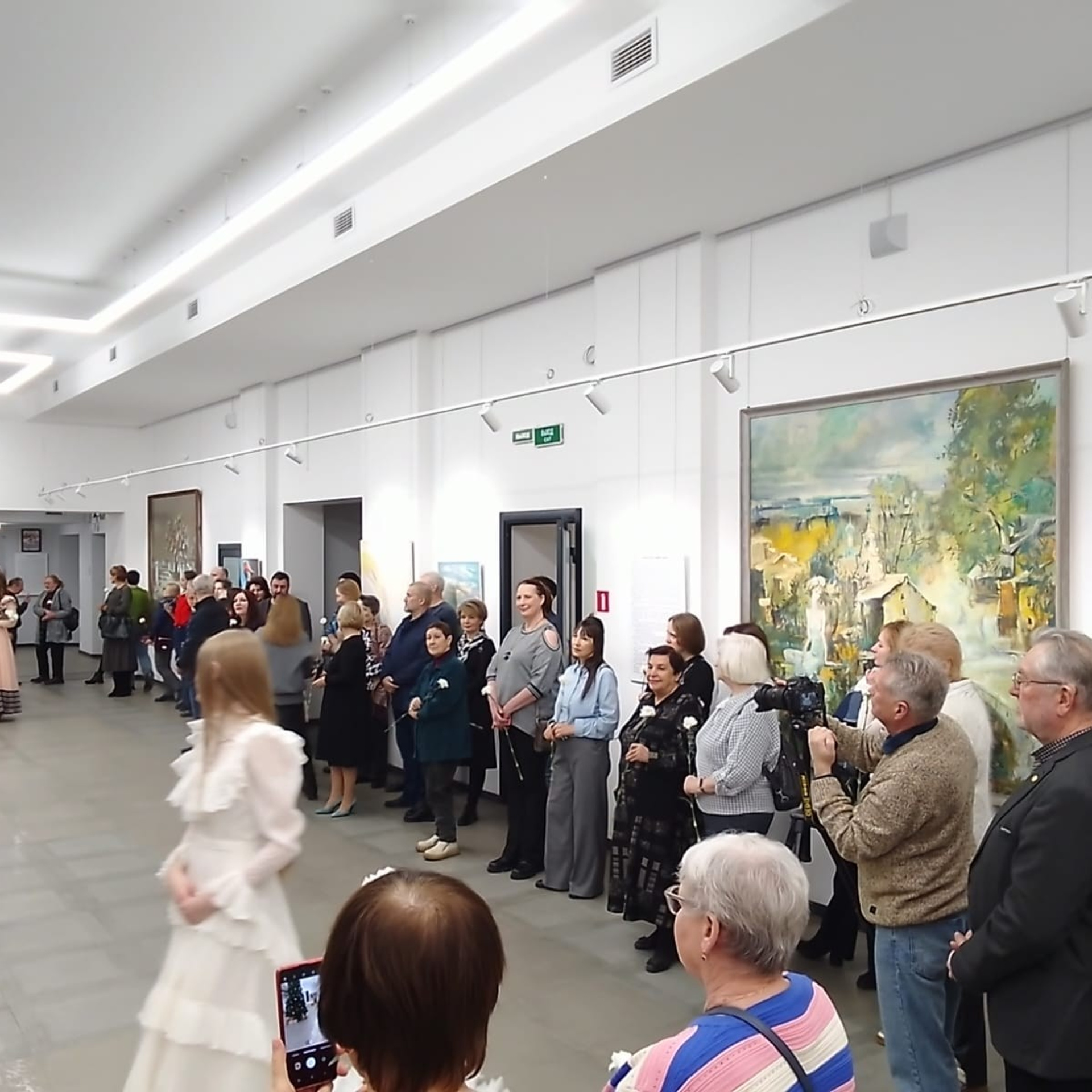 / НОВОЕ НА БЕЛОМ /. Ассоциация художников монументалистов г. Москва