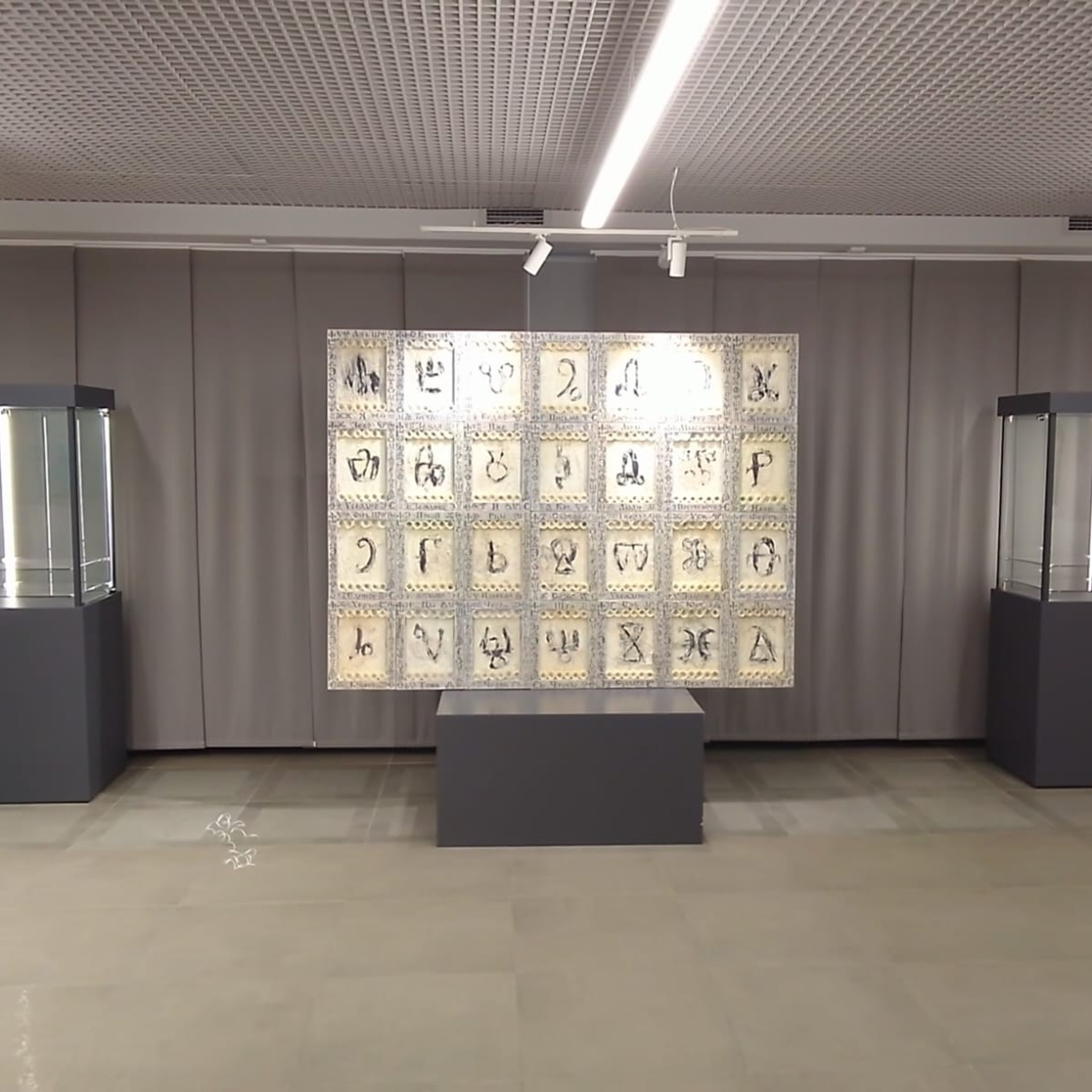 / НОВОЕ НА БЕЛОМ /. Ассоциация художников монументалистов г. Москва