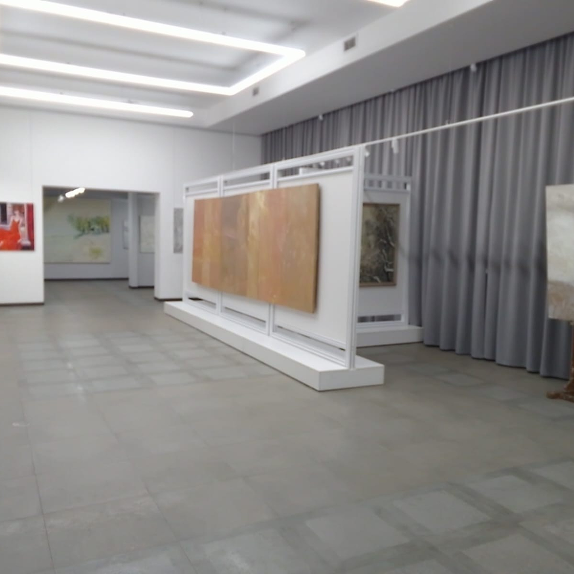 / НОВОЕ НА БЕЛОМ /. Ассоциация художников монументалистов г. Москва