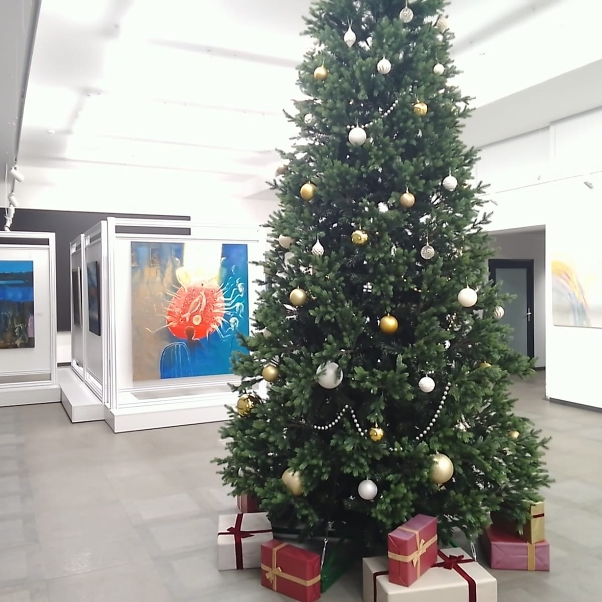 / НОВОЕ НА БЕЛОМ /. Ассоциация художников монументалистов г. Москва