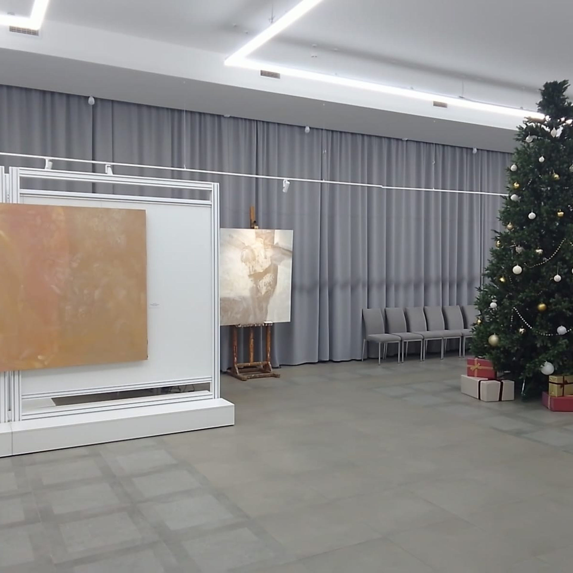 / НОВОЕ НА БЕЛОМ /. Ассоциация художников монументалистов г. Москва