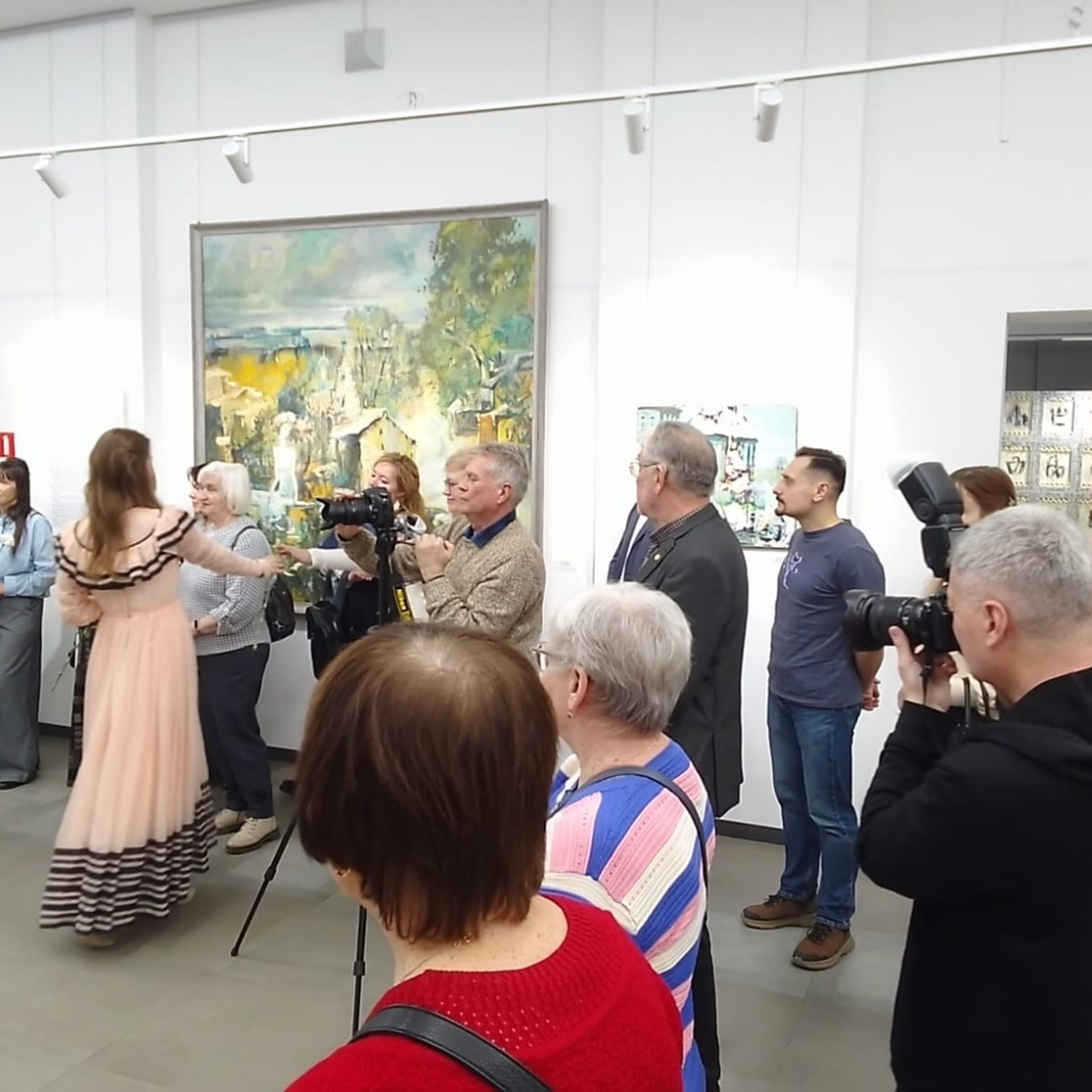 / НОВОЕ НА БЕЛОМ /. Ассоциация художников монументалистов г. Москва