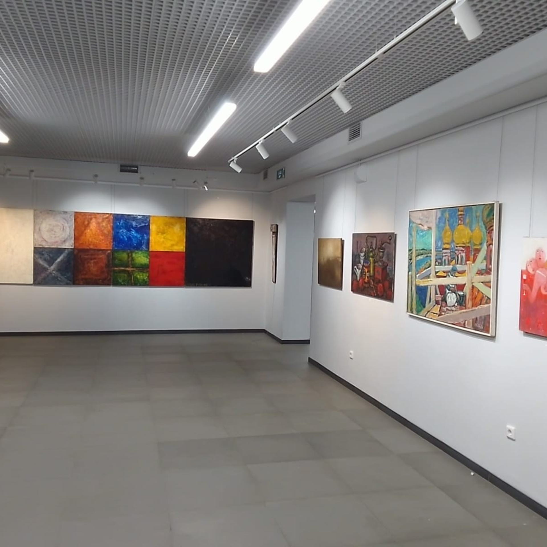 / НОВОЕ НА БЕЛОМ /. Ассоциация художников монументалистов г. Москва