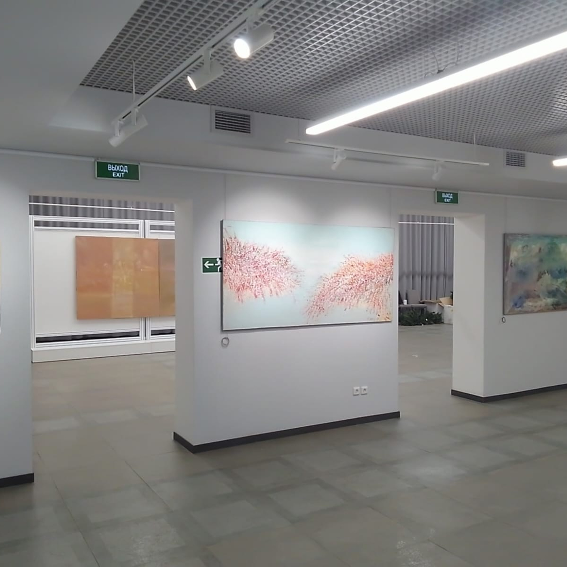 / НОВОЕ НА БЕЛОМ /. Ассоциация художников монументалистов г. Москва