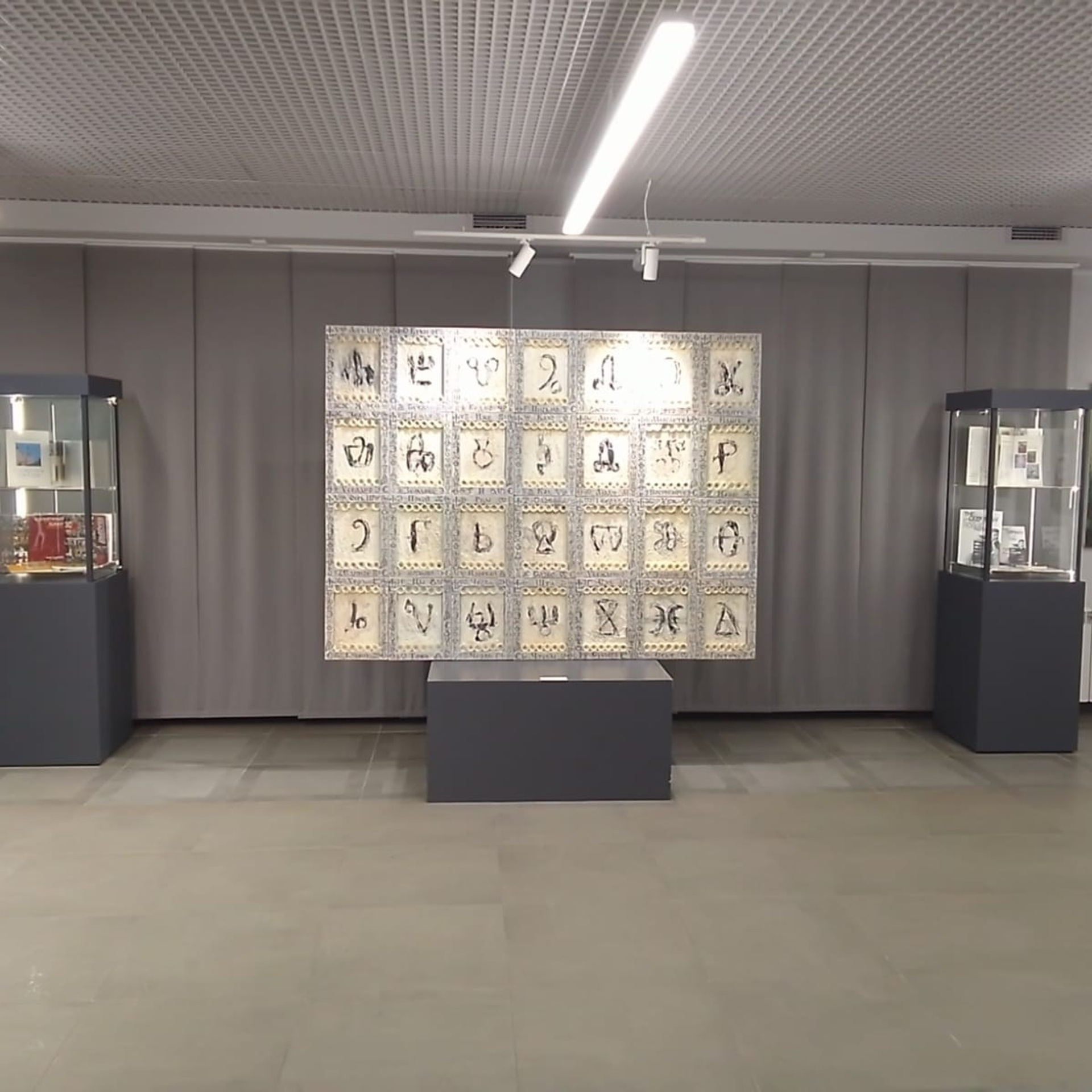 / НОВОЕ НА БЕЛОМ /. Ассоциация художников монументалистов г. Москва