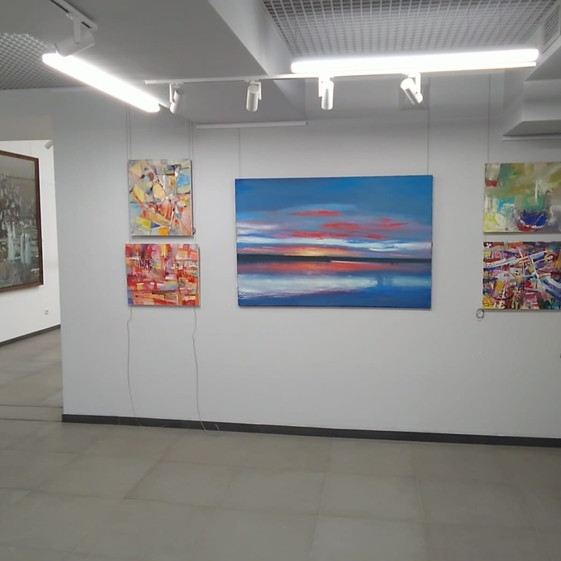 / НОВОЕ НА БЕЛОМ /. Ассоциация художников монументалистов г. Москва