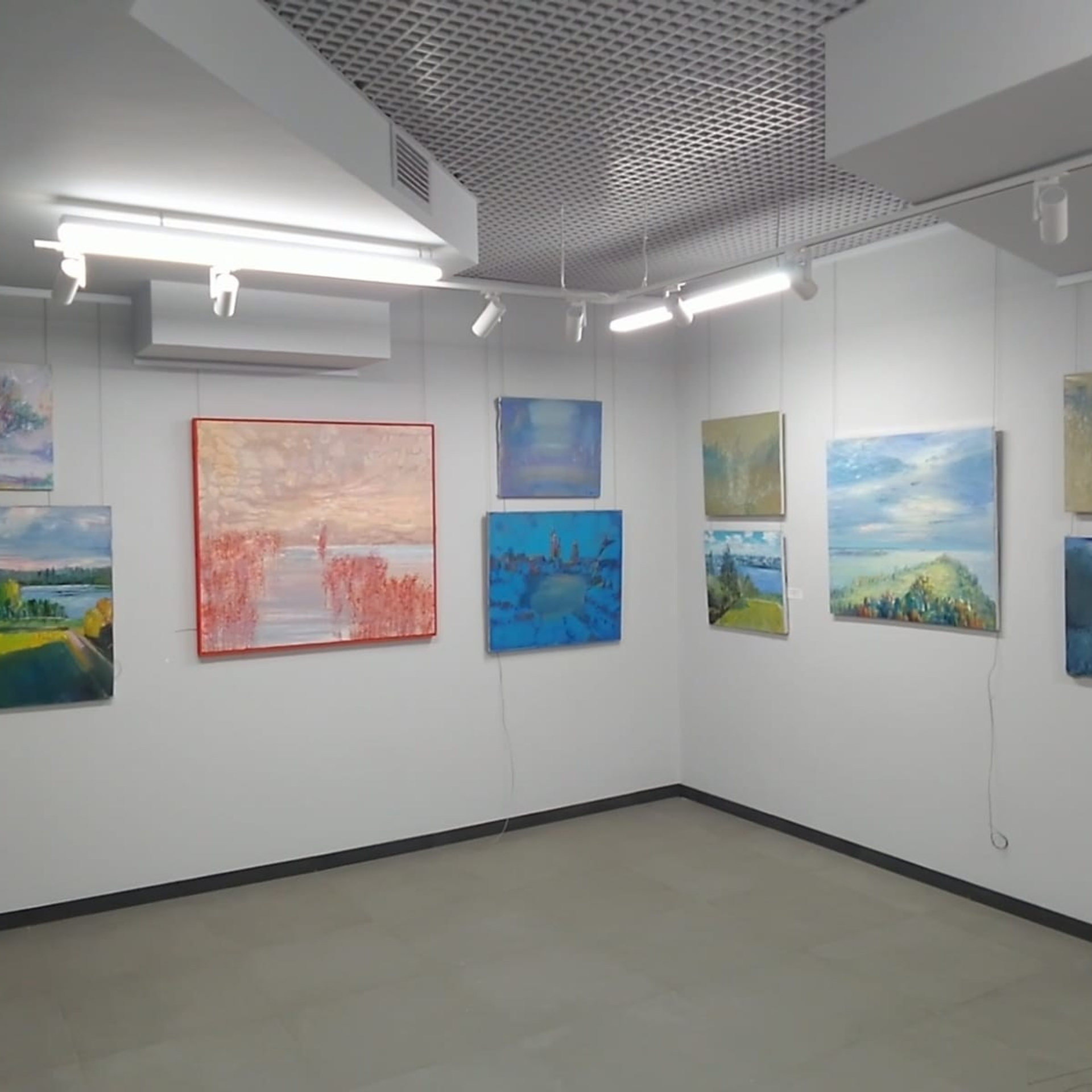 / НОВОЕ НА БЕЛОМ /. Ассоциация художников монументалистов г. Москва