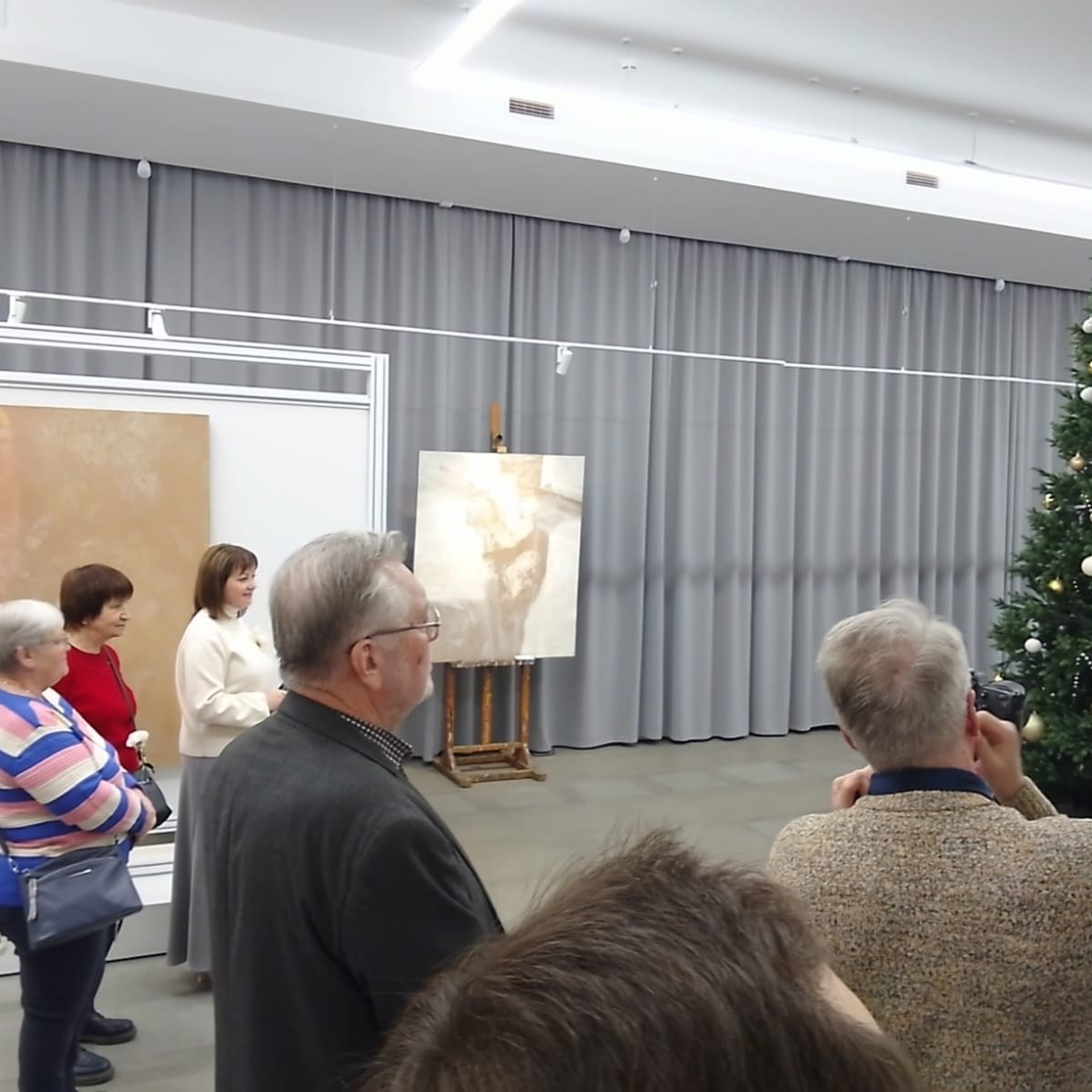 / НОВОЕ НА БЕЛОМ /. Ассоциация художников монументалистов г. Москва