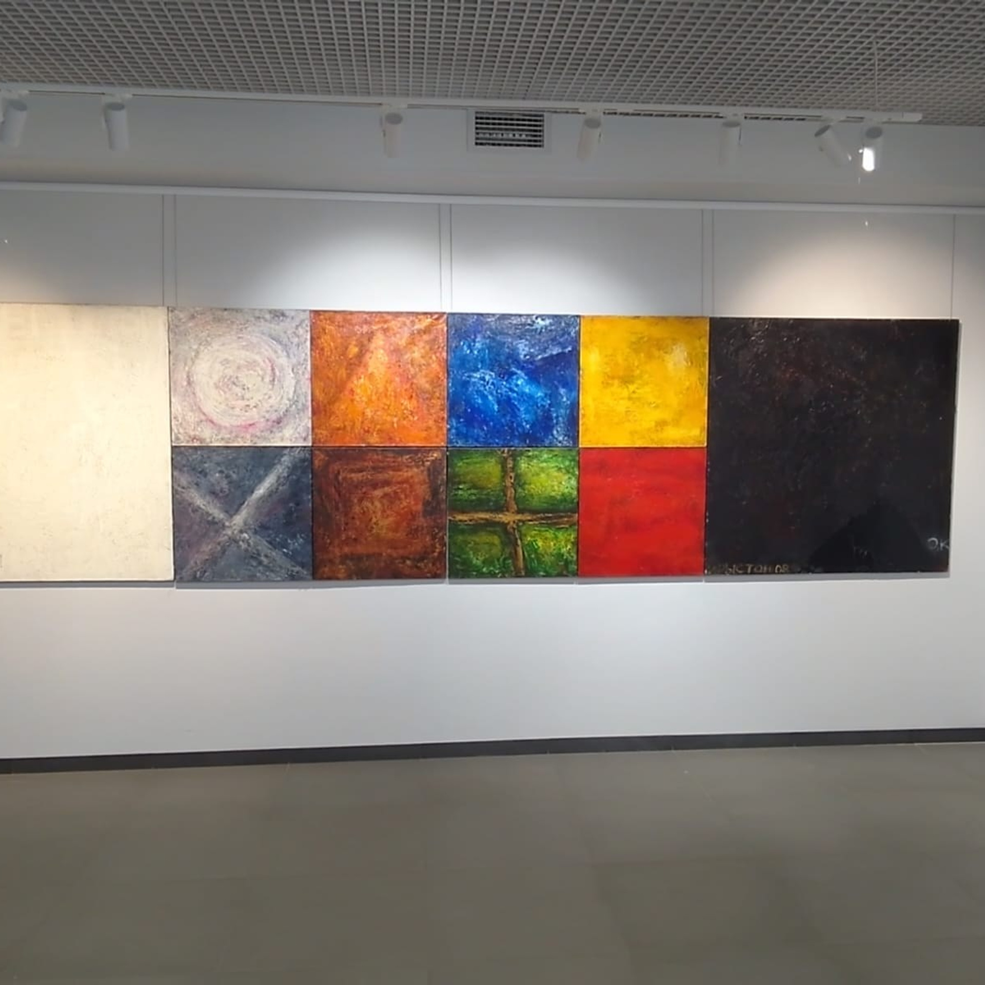 / НОВОЕ НА БЕЛОМ /. Ассоциация художников монументалистов г. Москва