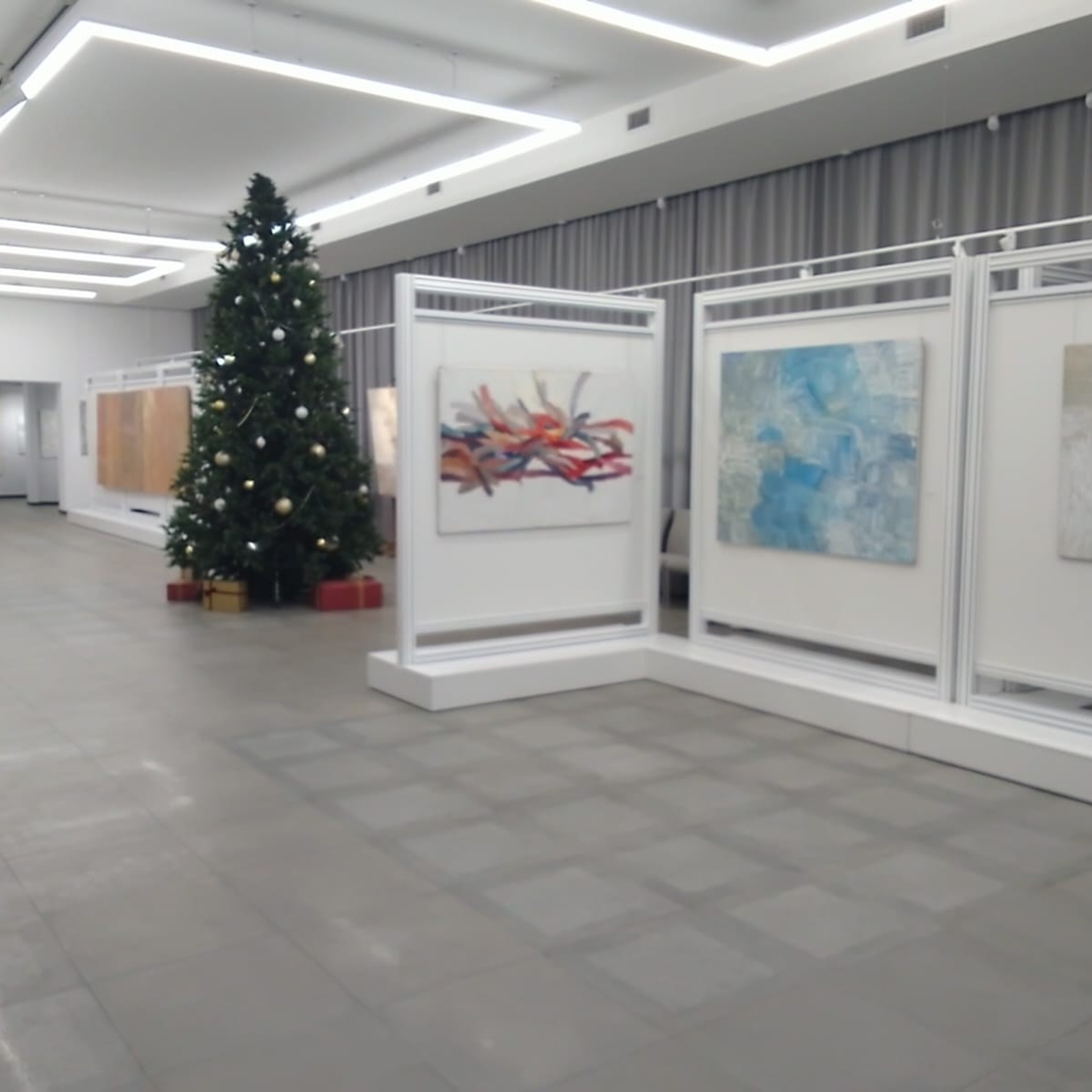 / НОВОЕ НА БЕЛОМ /. Ассоциация художников монументалистов г. Москва