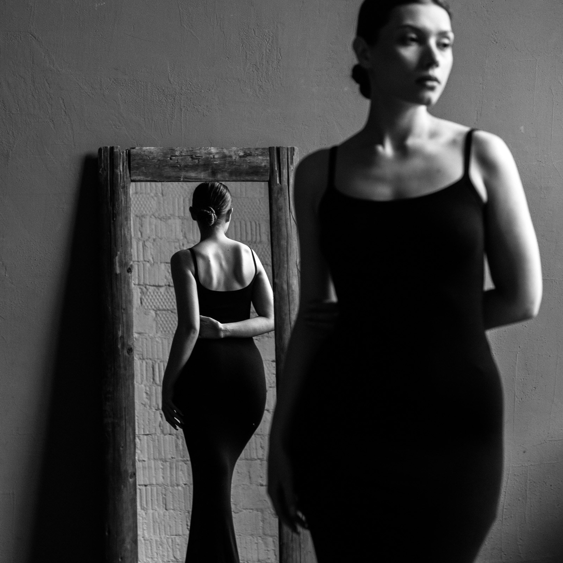 Саша, студия