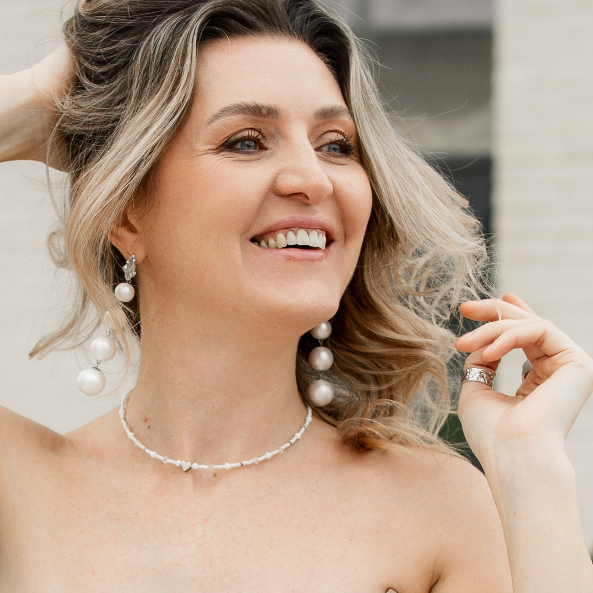 Оля. Улица