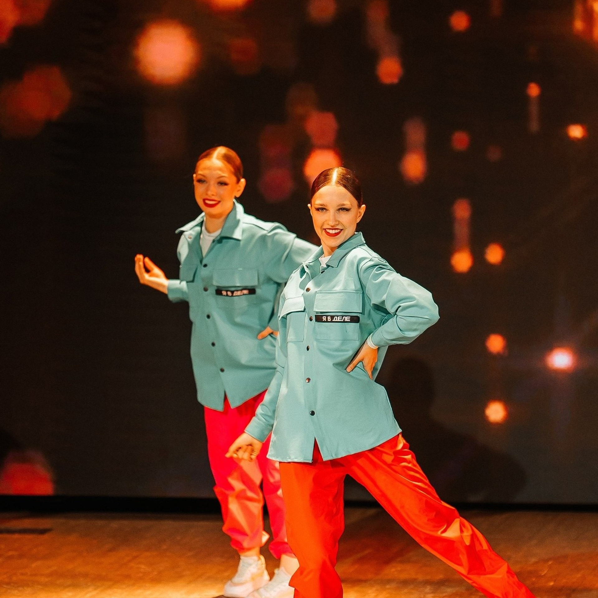 Выступления на сценах и уличных площадках