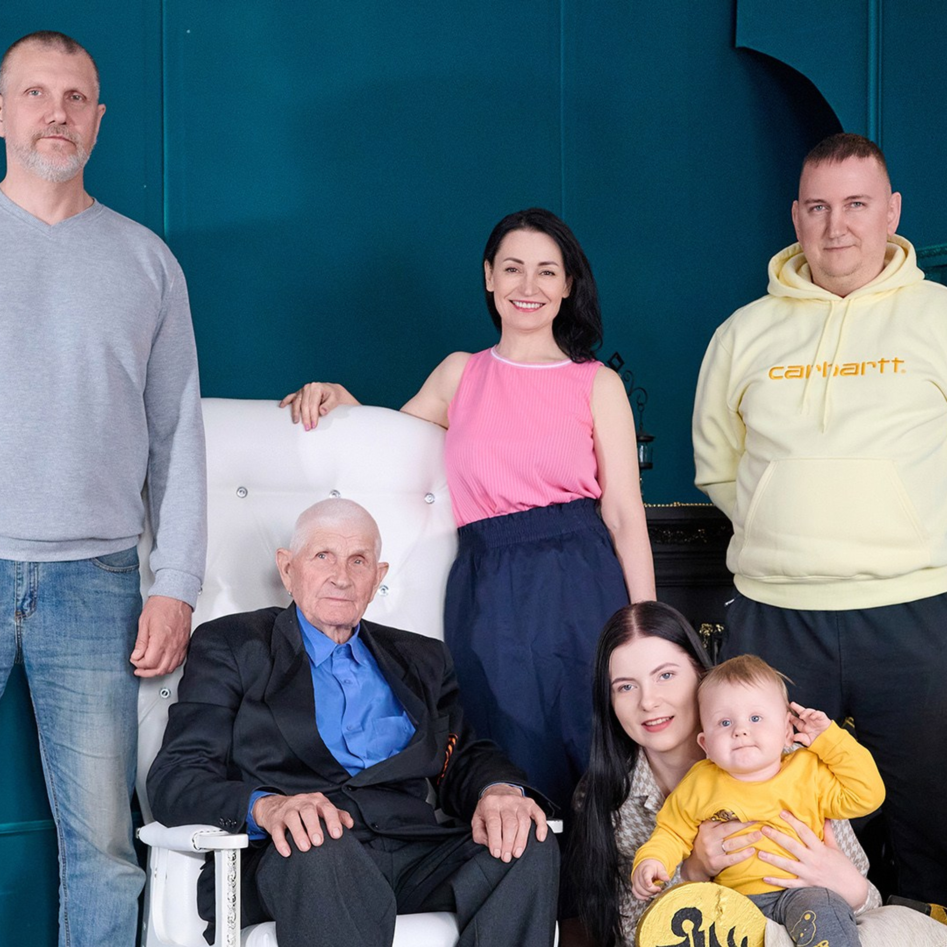 Семейная фотосессия — студия