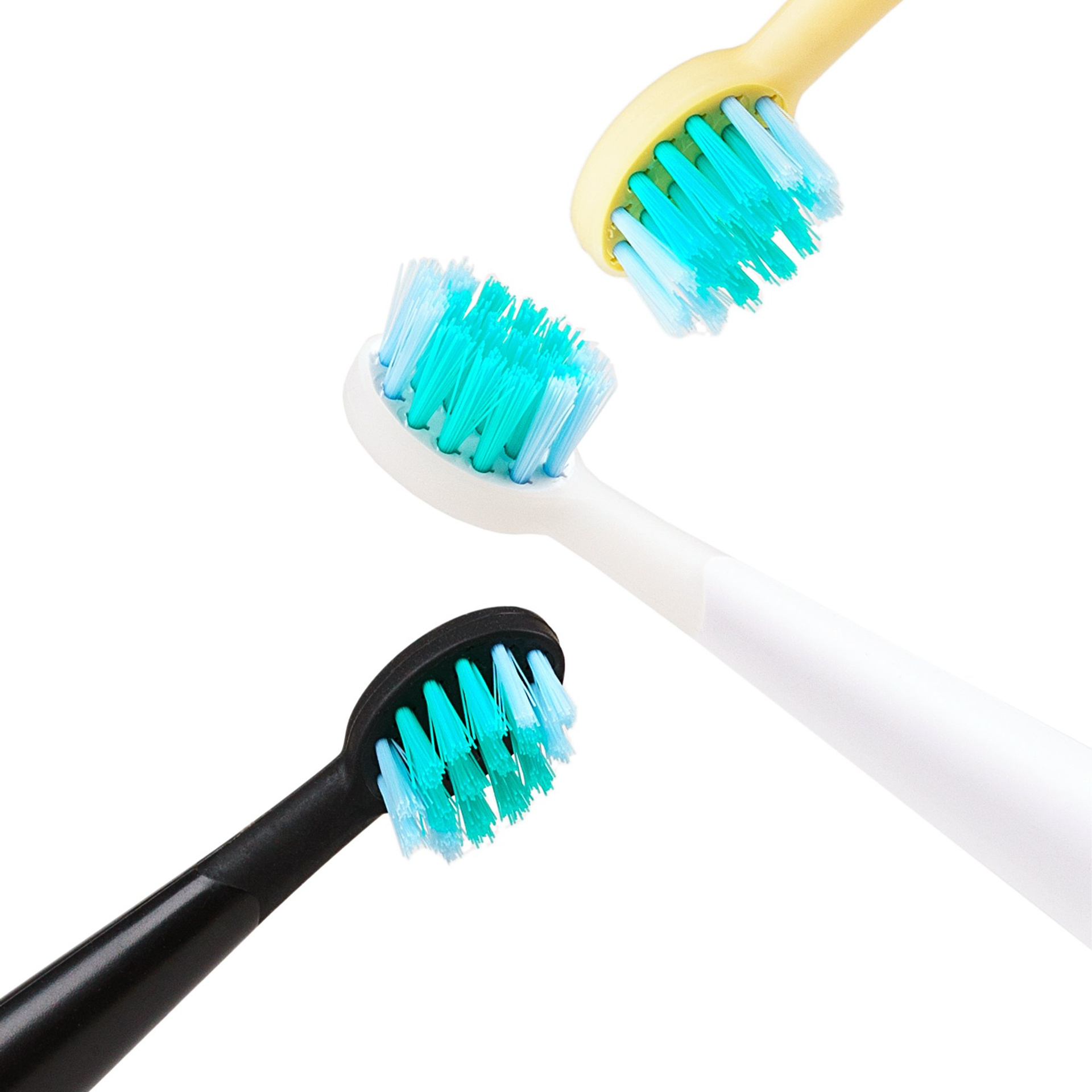 Предметная фотосъемка на белом фоне зубные щетки и комплектующие