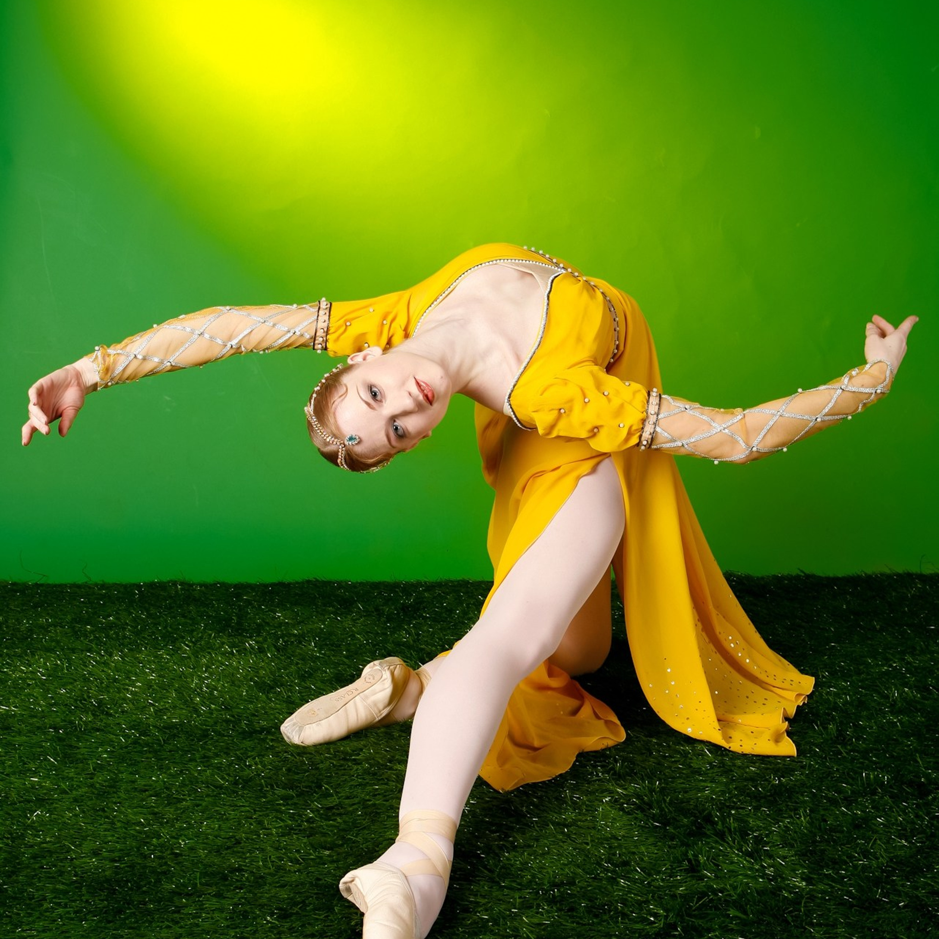 Солнечная. Fantastic-Bodies photo performance