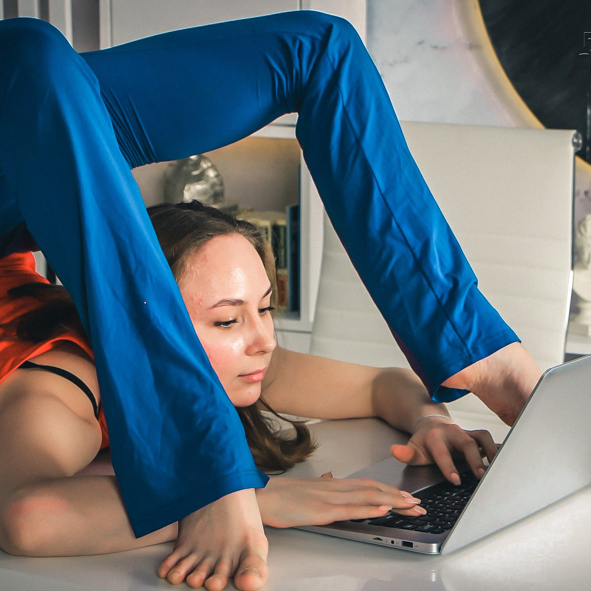 Цирковая 030. Fantastic-Bodies photo performance