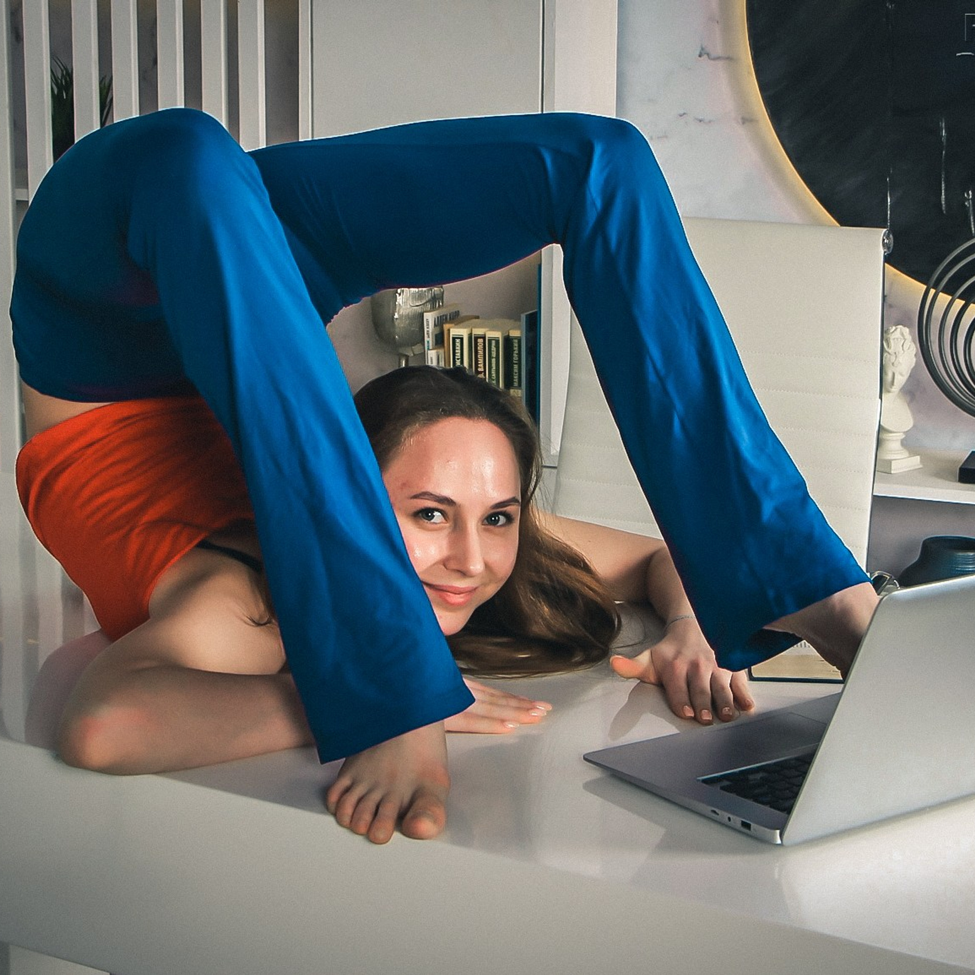 Цирковая 030. Fantastic-Bodies photo performance