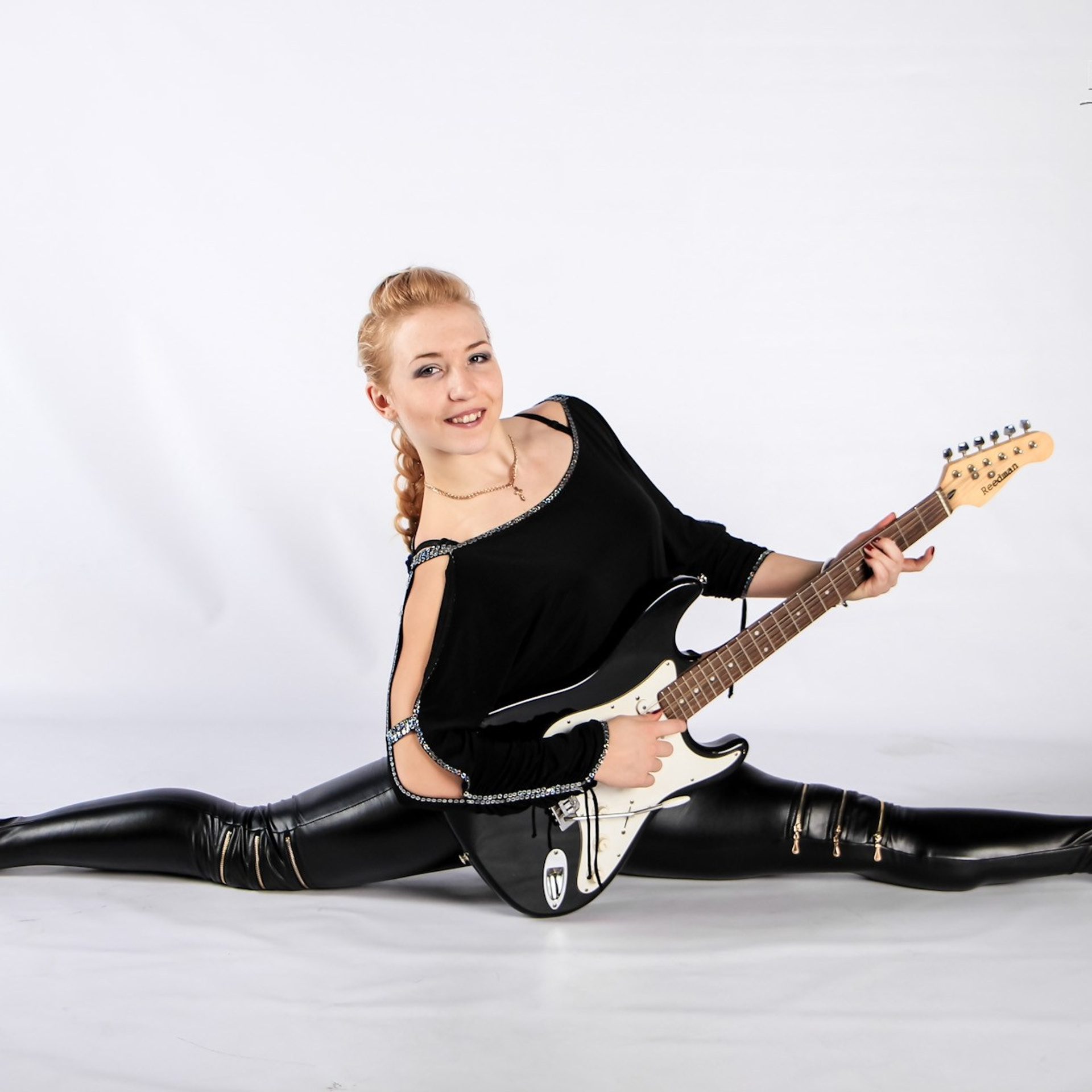 Цирковая 010. Fantastic-Bodies photo performance